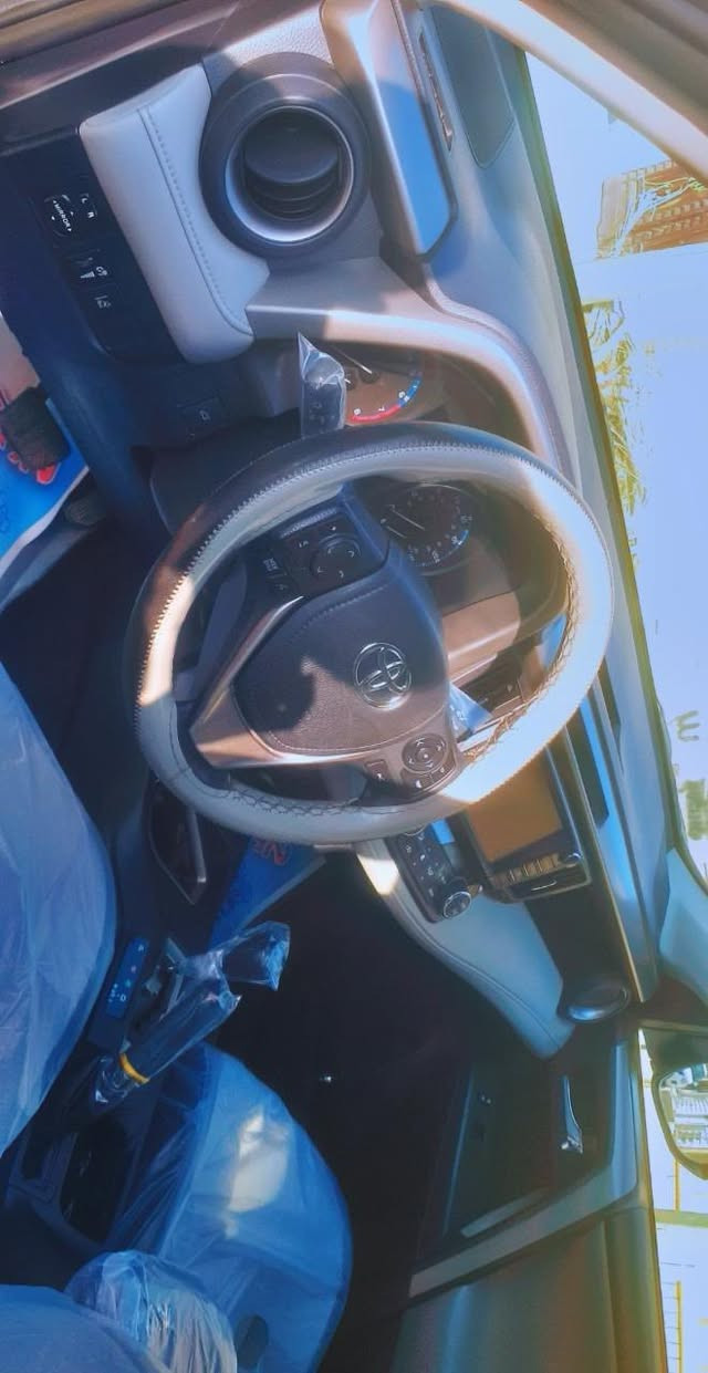 سلام عليكم راف فور للبيع مديل. 17مرقم جاهز السيارة صبغ قطعتين السونار  موجود كير مكينة كفالة شواصي كفالة ماشية. ١٢٠ الف كيلو السيارة وارد كندي حادث السيارة بنيد نفسة جاملغ مبدل مكان السيارة حي العلام  السعر ب ١٦٢٠٠ وبي مجال رقم الهاتف ***********
