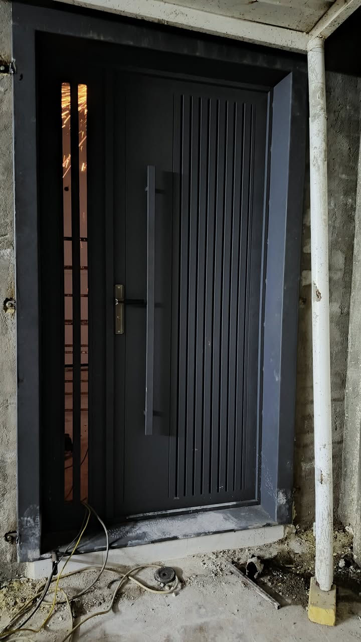 حدادة اولا عامر
العنوان #حي_الغدير الشارع العام مجاور انشائيه دبي

اسعارنه #مناسبه حديد ثقيل ٢ ملم 
***********
***********
