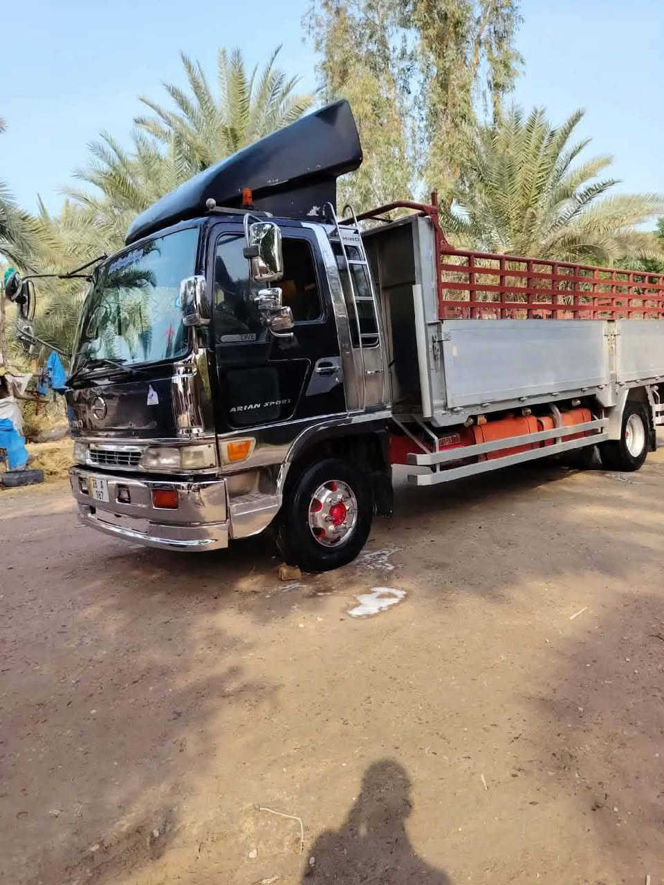 السلام عليكم هينو انكر للبيع ستة وربع ابلادي شاصي مكفول محرك 80 عادي خطين رقم نجف تحويل ثاني يوم مكلف بلنشر للاتصال على الرقم ***********
