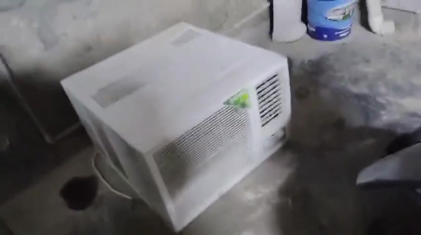 ‭٠٧٧١ ٥٧٦ ٢٦٥٧‬مكيف 2طن مشتغل سنه وحده 
سعره مناسب الشراي يتصل بيك خير وتدلل ماني بغداد
