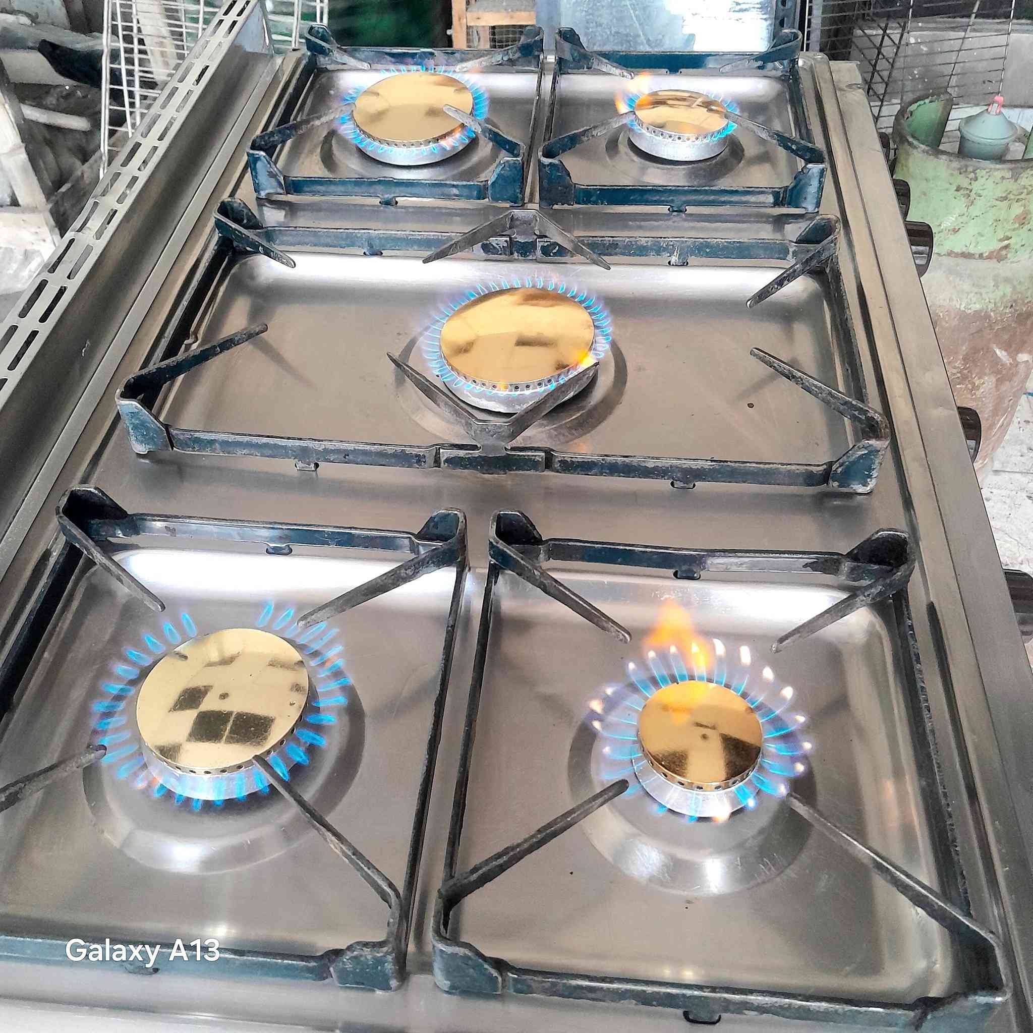 يالله طباخ عشتار ديلوكس  ٥ مشاعل استيل باب اول كوله شغال وعلى الفحص عندك طباخ قديم اراوسك العنوان حي النداء شارع المكاتب وتساب مازنجر موجود ***********
