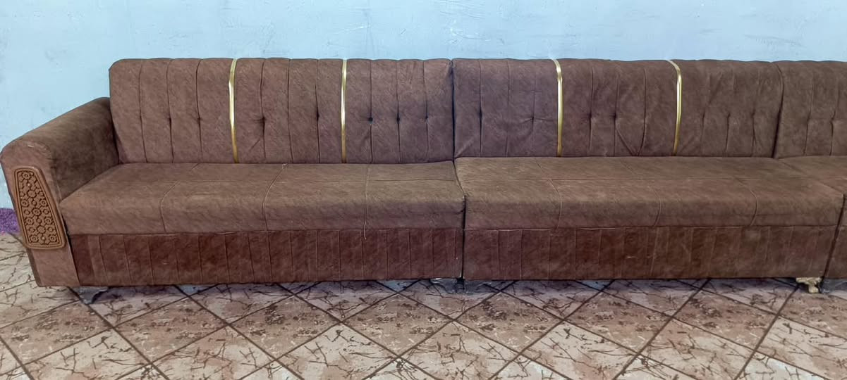 ديوان 14 مقعد تسكام اخو الجديد اي ضرر مابي السعر 320 وبي مجال المكان بغداد ***********
