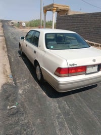 تويوتا كراون • نضيفه • بصره قرنه