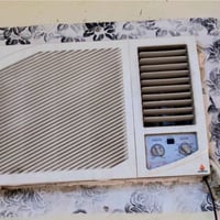 مكيف الحافظ 2طن شغال بردوته تمام  للبيع مكاني الشعب 07742321626