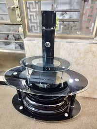 ميز تلفاز • نظيف • اثاث منزلي