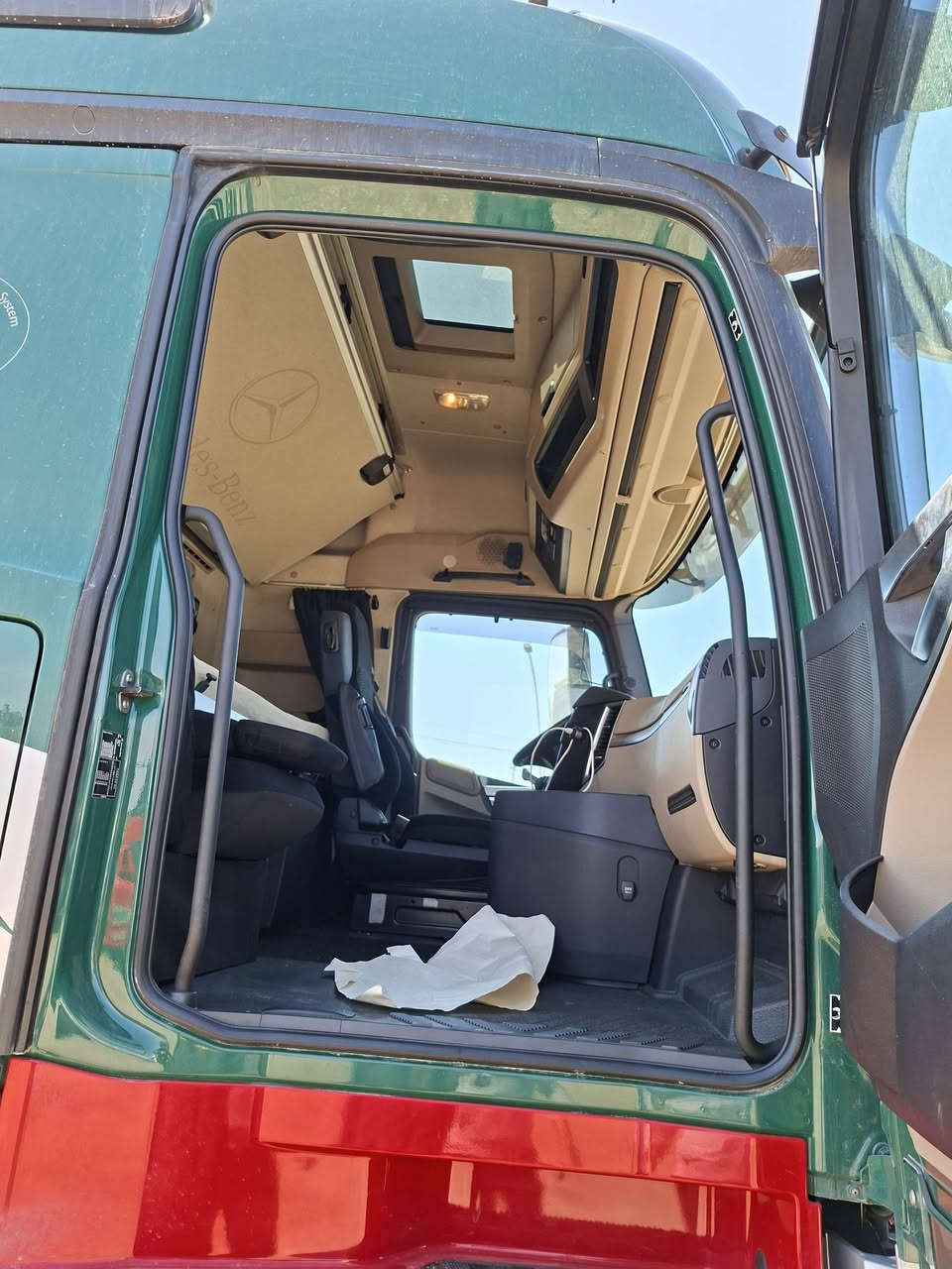 مارسيدس اكتروز وحش للبيع موديل 2017فول مواصفات كاميرا وحساس دبل حساس سبايدر رتايدر سبلت خزن   اليدت عدزه عنوان الانبار الرمادي خمسة كيلو خط السريع معرض ابو قصي العسافي ***********
