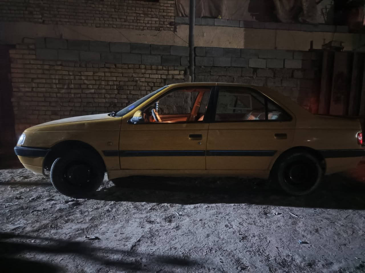 سلام عليكم بيجو 405موديل 15كشر شوف العين تبريد ثلج كير محرك خير من الله سنويه لل31 سعر 30وبيهه مجال هاذ رقمي اليريدهه بخدمته ***********

