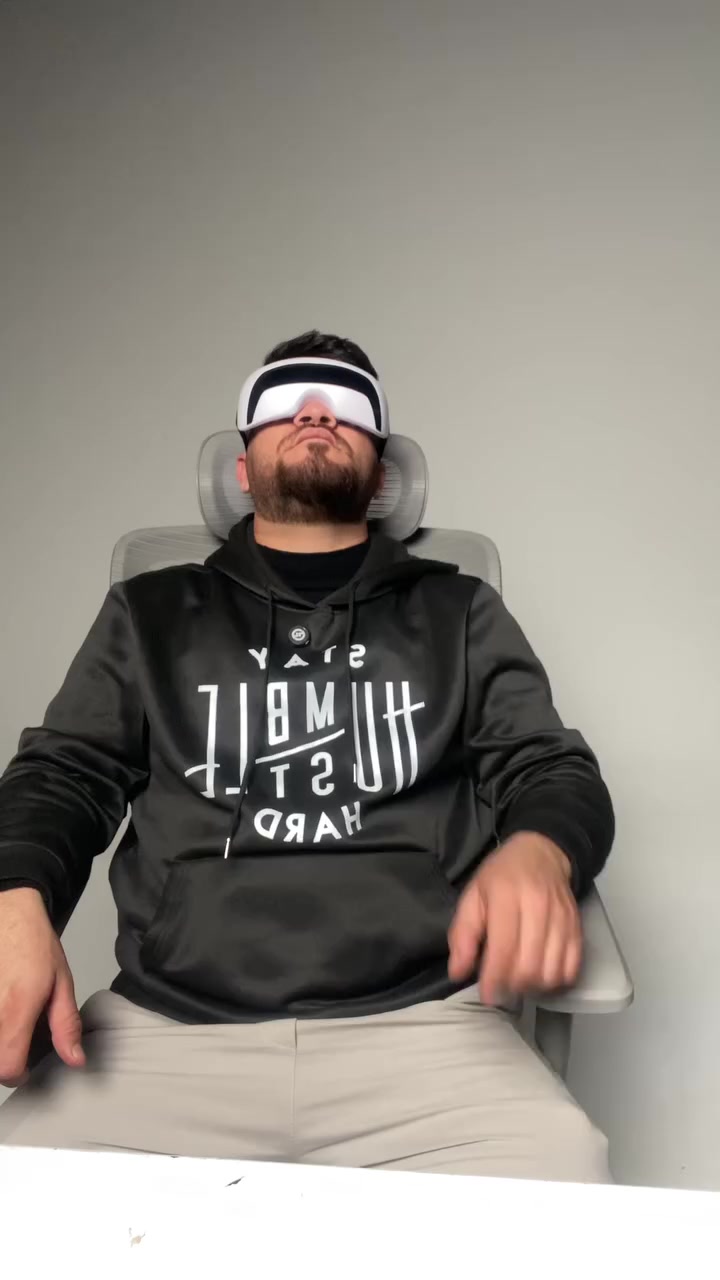 🌙✨ ودّع إجهاد العين… واستقبل راحة واسترخاء حقيقي ✨🌙
استعد لتجربة استرخاء استثنائية مع #نظارة تدليك العين الذكية M075
الحل العصري لتخفيف تعب العين، تحسين النوم، والتخلص من الصداع الناتج عن الشاشات والتوتر 👀💆‍♂️
🔹 9 أنماط تدليك ذكية تناسب جميع الاحتياجات
🔹 16 نقطة مغناطيسية علاجية لتنشيط الدورة الدموية حول العين
🔹 تدليك مغناطيسي + اهتزاز عالي التردد لراحة فورية
🔹 بطارية مدمجة قابلة للشحن USB
🔹 زر لمس واحد – استخدام سهل وسريع
🔹 تصميم مريح وخفيف الوزن – مناسب للرجال والنساء
🎯 الفوائد: ✔️ تقليل إجهاد العين من الهاتف والكمبيوتر
✔️ تخفيف الصداع والصداع النصفي
✔️ تحسين جودة النوم
✔️ استرخاء عميق بعد يوم طويل
⚙️ المواصفات: • الموديل: M075
• أوضاع التدليك: 9
• الخامة: ABS ناعم ومريح
• الوزن: خفيف وسهل الحمل
📦 محتوى العلبة: • نظارة مساج M075
• 3 قطع مغناطيسية احتياط
• كابل شحن USB
• كتيب تعليمات
🔥 السعر: 25,000 دينار فقط
🚚 توصيل مجاني لباب البيت
🛡️ ضمان شهر من تاريخ الاستلام
🎁 عرض خاص:
اطلب قطعتين واحصل على الثالثة مجانًا 😍
📩 للطلب راسلنا الآن – الكمية محدودة
 #مساج_العين
#راحة_العين
#تخفيف_الصداع
#تحسين_النوم
#منتجات_ذكية
#عناية_بالصحة
#عروض_العراق #شتاء #شتاء


**إذا كنت صاحب هذا الإعلان وتريد حذفه لأي سبب، رجاءا أرسل رسالة إلى الدعم الفني**