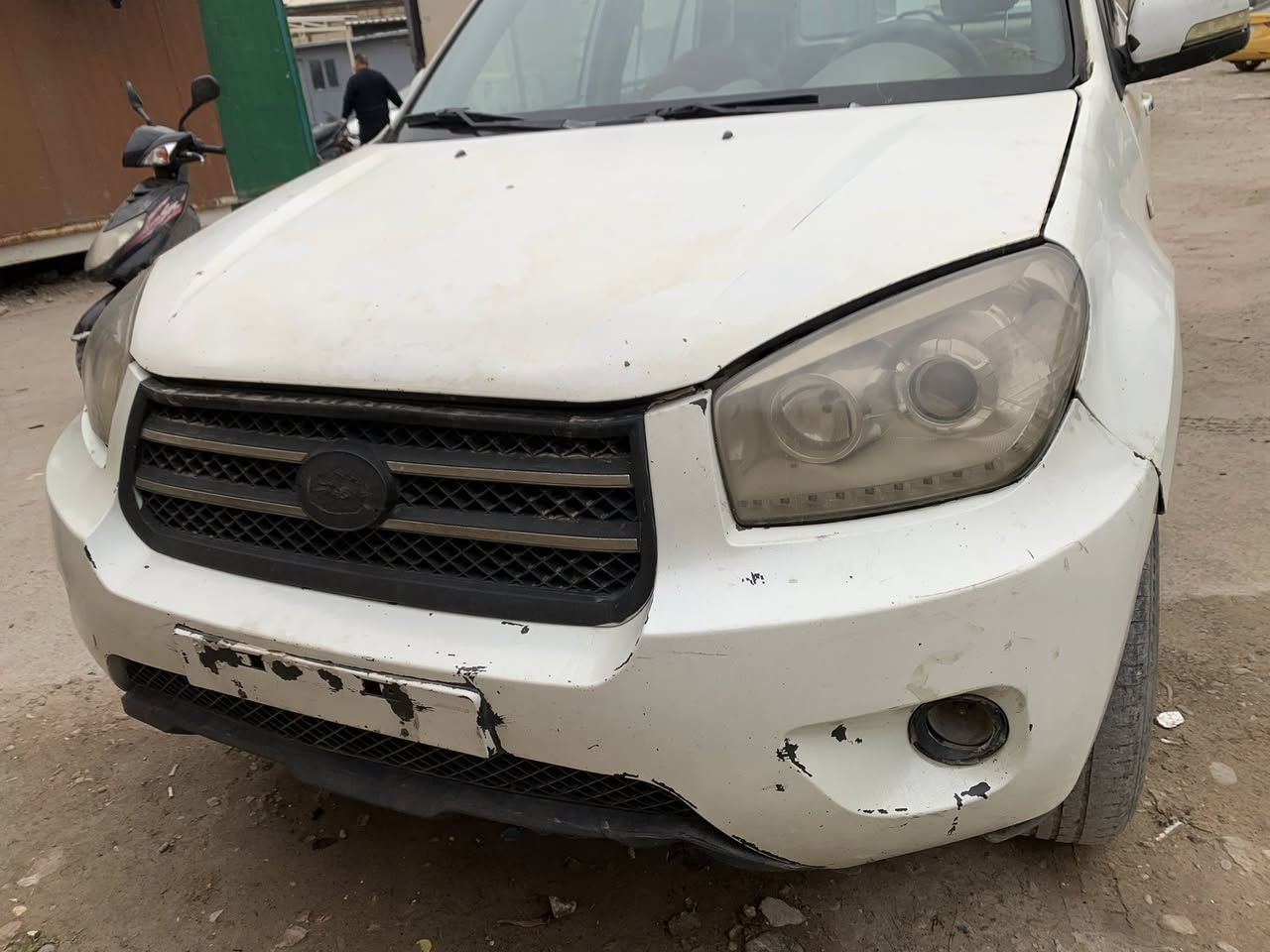 جون وي ١٣ مزاد مكفولة من الصبغ فقط شبر باب الخلفي والجاملغ الامامي كير ومحرك جديد  ٢٨ $
