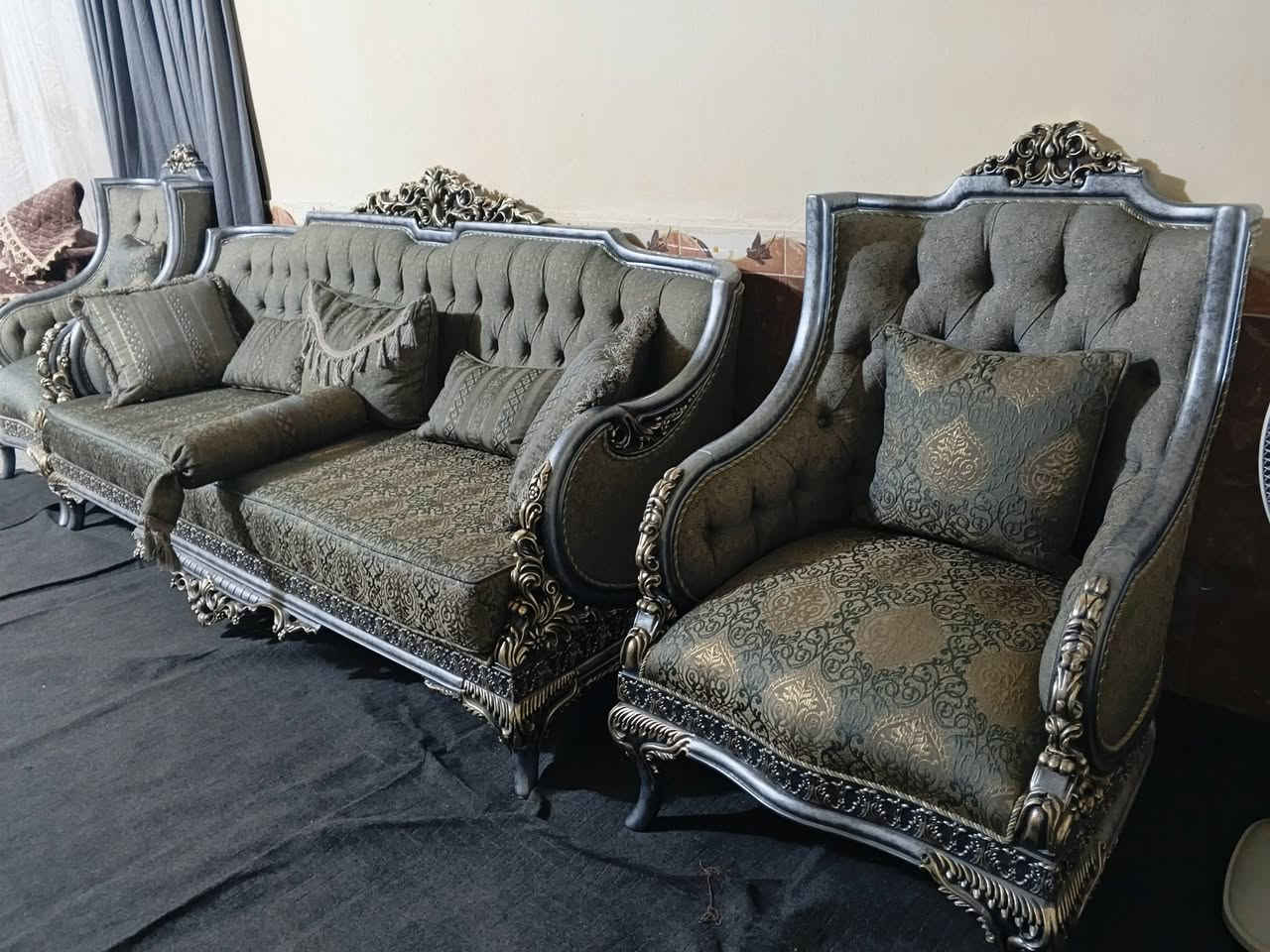 غراض للبيع كلمن وسعر تخم ملكي جديد+غرفه نوم +ثلاجه بابين+غساله اوتماتيك لمس+ميز طعام +براد طويل+كاونتر كبير الحجم +مايكرو يصير بداخل كاونتر للتصال***********
