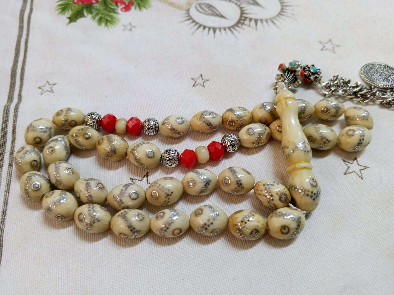 خليلي عينك عالمميز......وجيبها اذا فيك اتجيبها.....

المعروض: قطعتين وحدة عاج ناب فقمة مطعمة فضة عيار 1000والقطعة التانية عضم جمل انتيك مطعمةسيكرون محمل يومي من الروائع الله يهني صاحب النصيب
للعبرة : عامل القدر بالرضا ..وعامل الناس بالحذر .عامل أهلك باللين ..وعامل اخوانك بالتسامح .. وعامل أصدقاءك بالمودة ... وعامل الدهر بإنتظار تقلباته .. هذه قاعدة تجعلك تتقبل كل ظروف الحياة' هُناك منْ يُهديكَ الحُب دُونَ أنْ تُهديهِ أي شَيء وَهُناكَ منْ يُهديكَ الألَم بَعْدَ أنْ تُهديهِ كُل شي
 سئل أحدهم ما تظن الناس يقولون فيك؟  قال: إني لميت و إنهم لميتون ..  و إني لوحدي محاسبٌ وإنهم لوحدهم محاسبون ..  فما لي و ما يقولون !

#الشمالي طرطوس المدينة تاجر شنطة 
#ابوحيدر0990433674وااتس/0991980690
تعليق نقطة مشاركة مباركة بيوصلك السعر والتفاصيل


**إذا كنت صاحب هذا الإعلان وتريد حذفه لأي سبب، رجاءا أرسل رسالة إلى الدعم الفني**