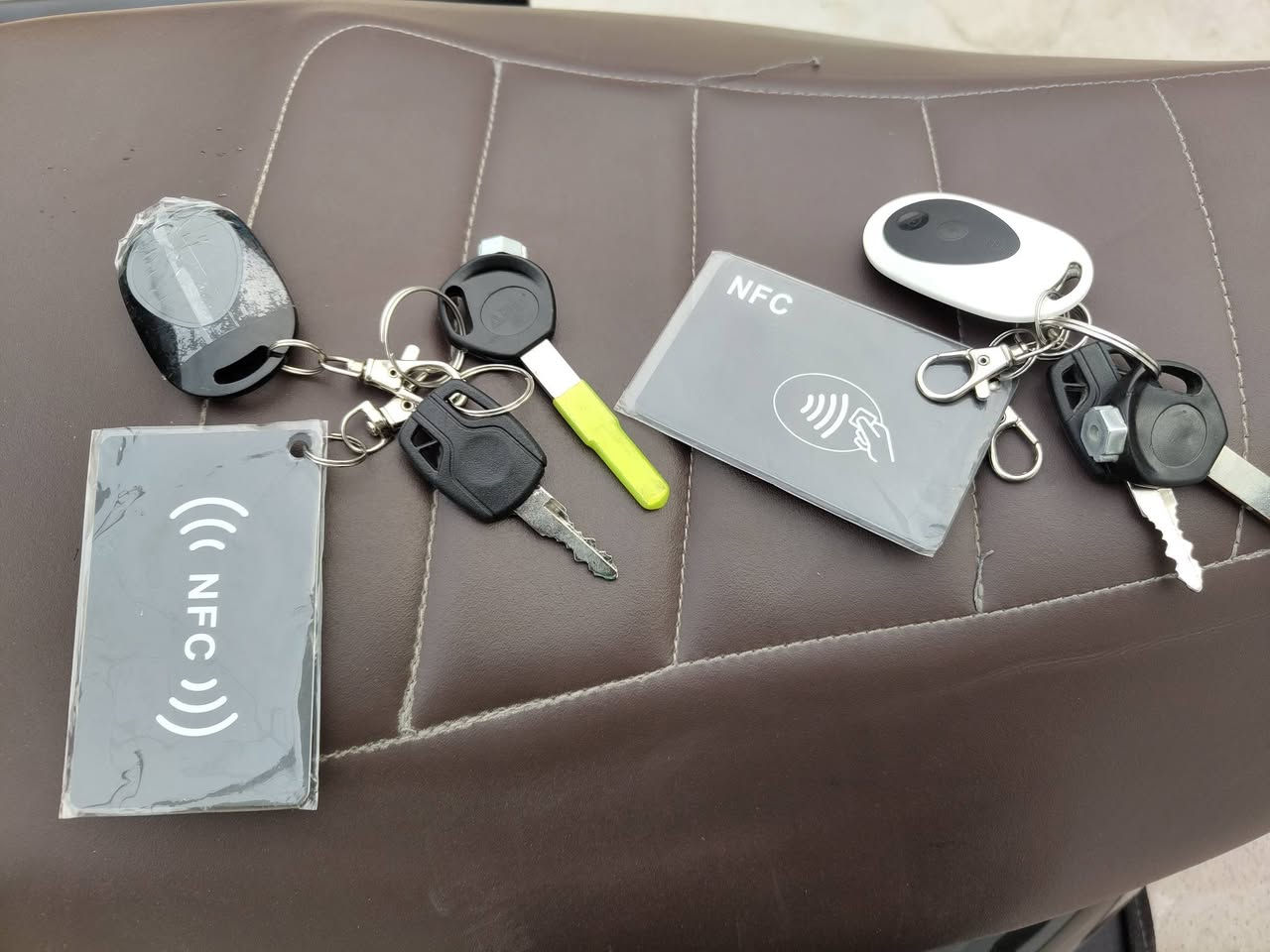 سلام عليكم
دراجة شحن max1 وكالة apo موديل 25 بطارية 🔋 ليثيوم فوسفات الحديد 32
دراجة فول دبل إشارة عالي ناصي وكروس سرعة لد متغير من التلفون دراجة استخدام شهر نضيفه وكلشي بيها شغال..
الاضافه: دوشمه وارضيات وسماعات..
ملفها 3000 ماشيا 1650كيلو 
بيها شخوط بسيطة مبينه بالفديو 
رايدها بمليون و250 قفل جماعة المليون اعتذر منكم 
مكانها بغداد أبو غريب وهاذا رقمي ***********بي ويتساب
