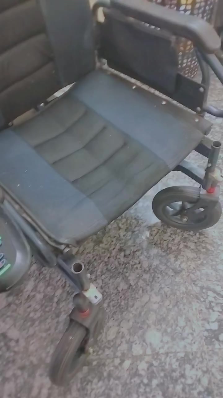 السلام عليكم ورحمة الله
عربانه للبيع اخت الجديده استعمال قليل 
السعر 350وبيهه مجال


**إذا كنت صاحب هذا الإعلان وتريد حذفه لأي سبب، رجاءا أرسل رسالة إلى الدعم الفني**