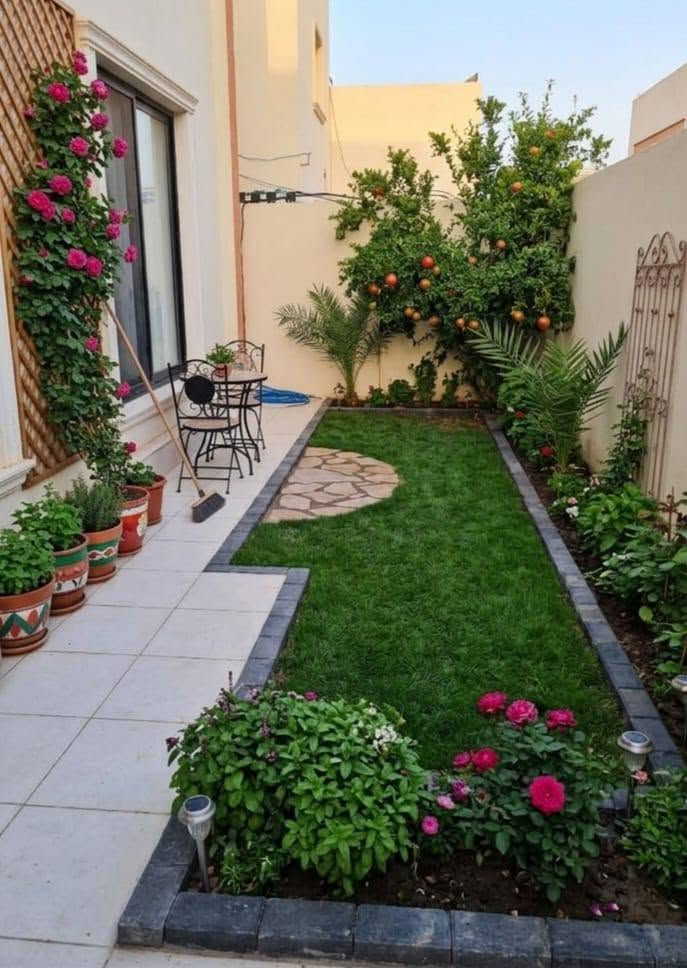 للبيع بيت في مجمع الكفل السكني 
المساحه 200 م
ساحب عليه قرض 125 مليون
تحويل كفيل 
ابيع بسعر المجمع لاتطلوعه ولاشي اخذ بس الي مسددهن
جاهز للسكن
متوفر ماء كهرباء وطني مولد
يتكون من غرف عدد 2
كلدور وصاله ومطبخ 
كراج سياره حديقه
ابيع  ويا الاثاث
اثاث بيت كامل ماعوزه اي شي
***********
