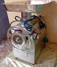 مثرامه لحم حجم 22استعمال قليل سعر 400وبيه مجال بسيط صناعيه واتساب 0781...