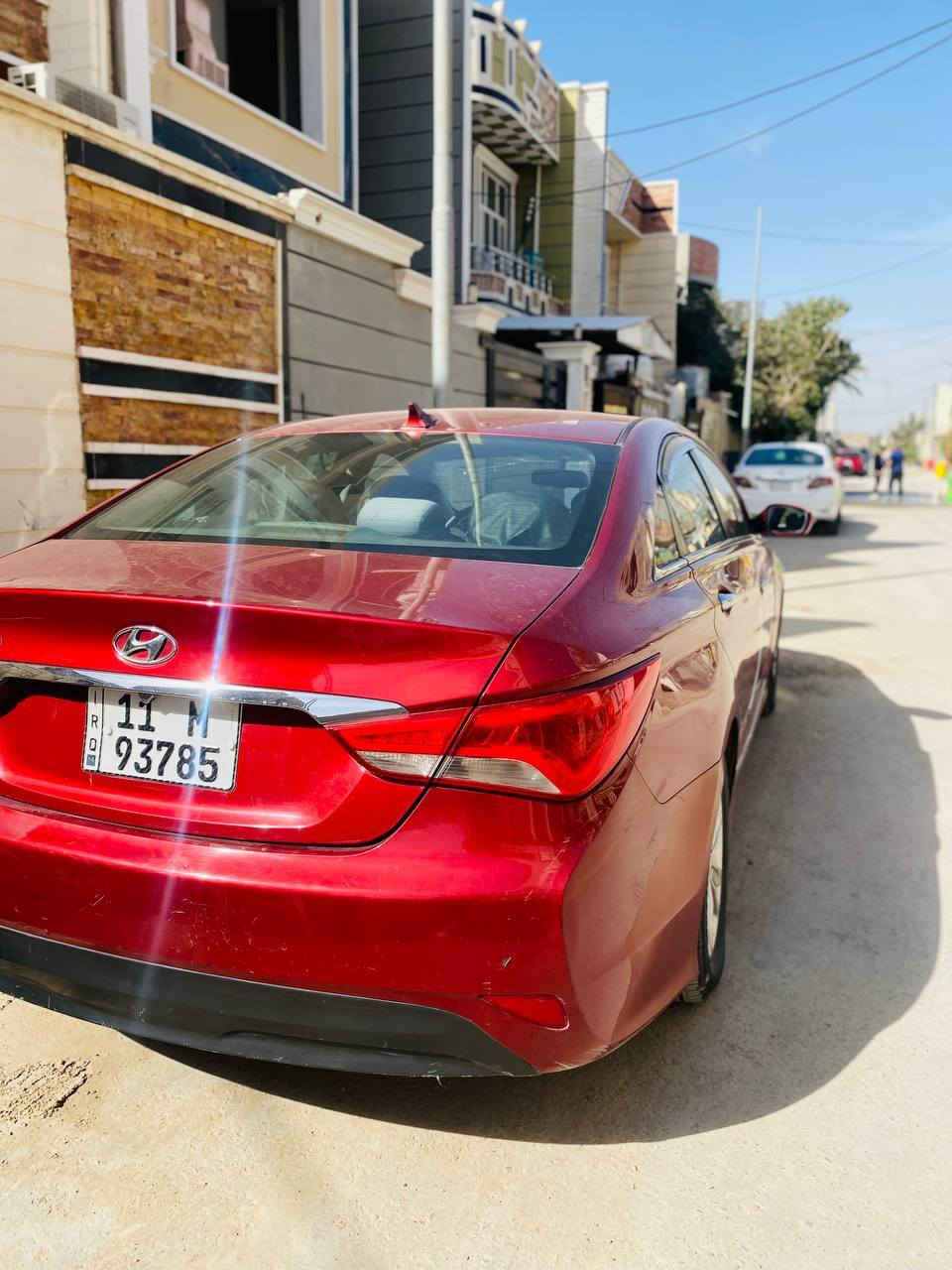 عندي سياره سوناتا موديل 14 كندي👉
محرك 2400 GDi 👌⚡️
مكينه %80🔥⚡️
موصفات : عده البصمه وفتحه سقف 
ضربته شبر بنيد السياره محزمه 
بك لايت بلاد led🔥⚡️
الكشنات الاصليه بلاد نضافه فول 
وبيها نضام Eco أيكو اقتصادي وعادي 
كير 5 سرع 🔥⚡️
مكاني ديالى تقاطع القدس 
السعر خاص أو الاتصال ع الرقم 
*********** وبلخدمه 🫶.
