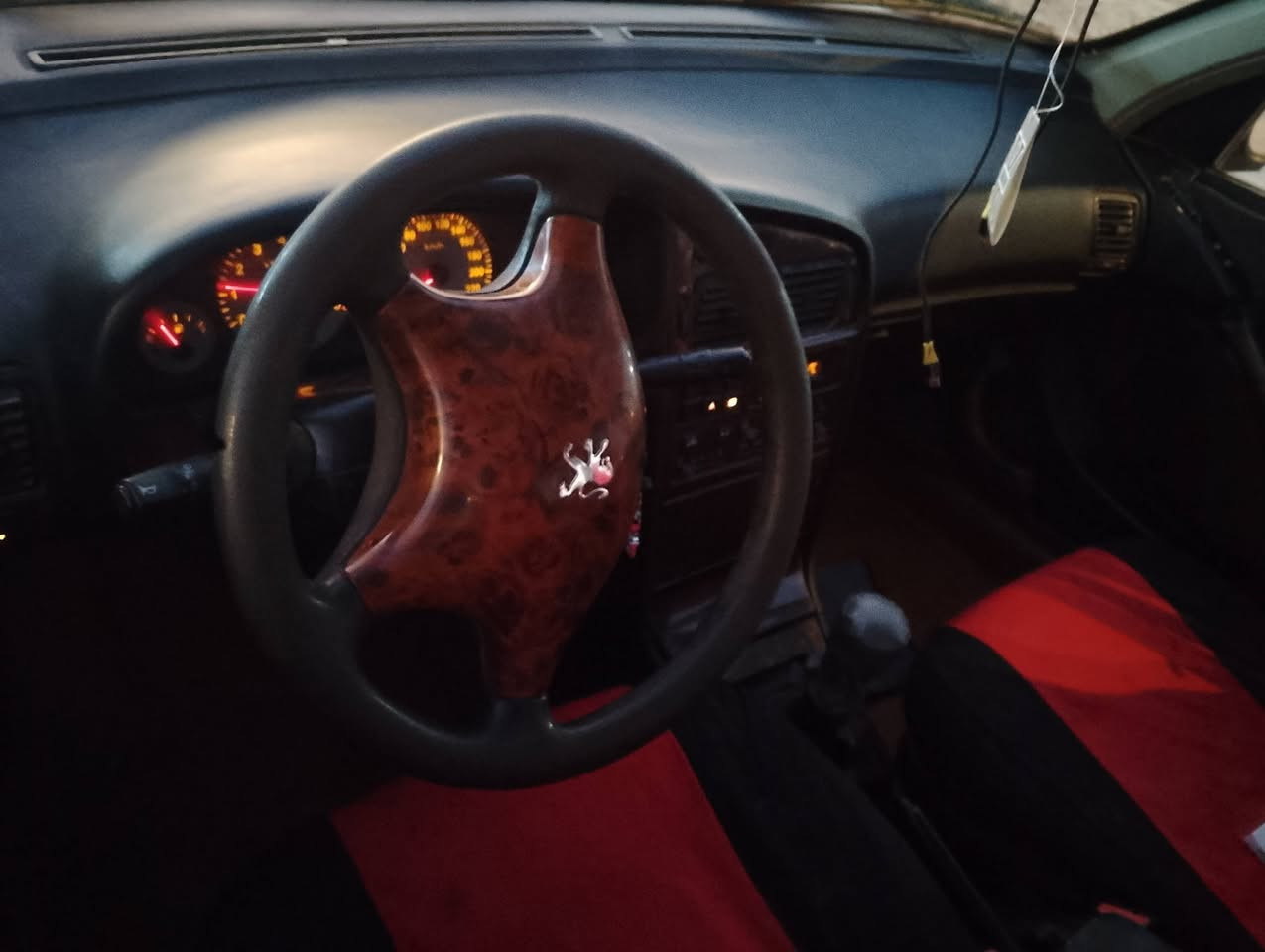 يالله سلام عليكم بيجو بارص للبيع موديل 12 مكفوله تحويل مباشر مصفره هيأ وغرامات رقم بغداد سياره جاهز تبريد وي سويج كهربأياته كله شغاله مكاني حله سعر 35 وبيه مجال انتصال عل هاذ رقم 
***********
