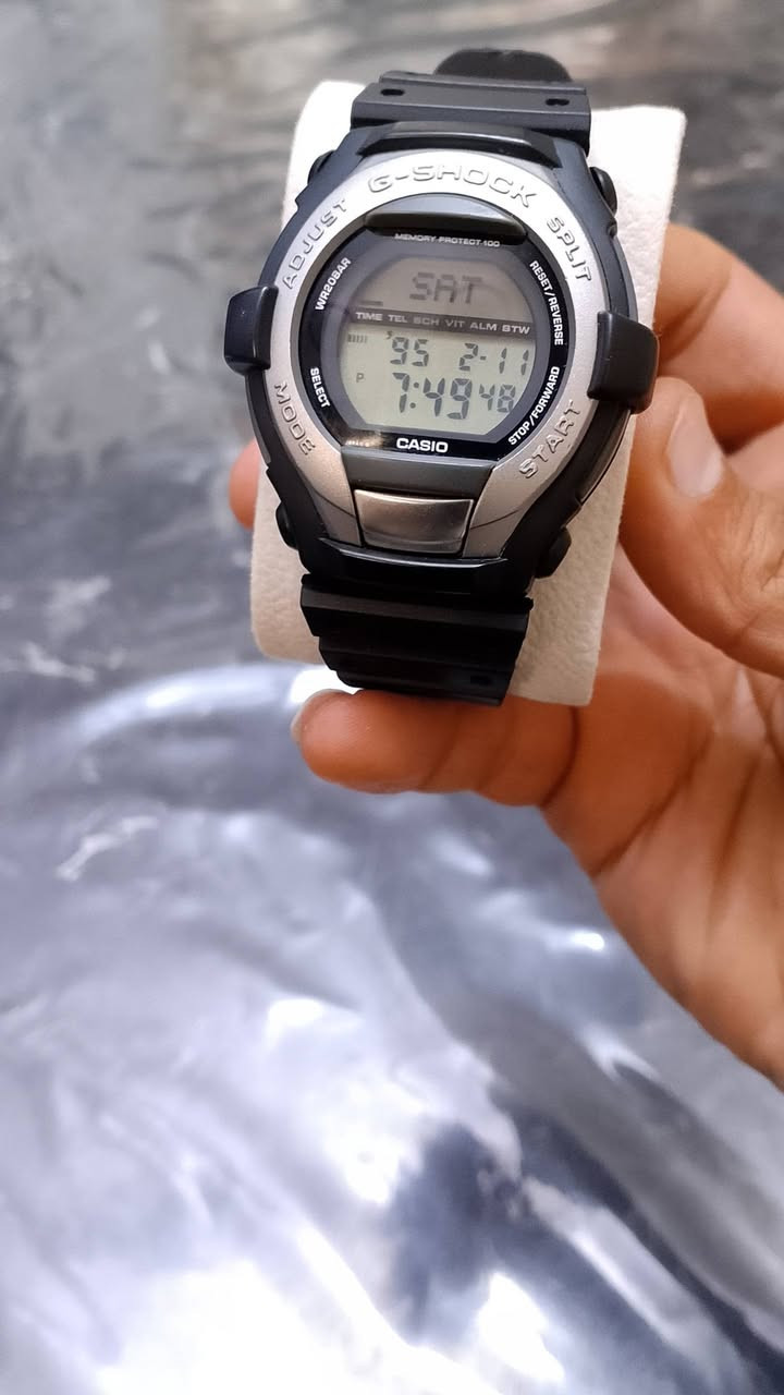 كاسيو جي شوك  GT-000
نوادر انتاج اليابان 1997 نظافة شبه تامة
بعض من المواصفات والمميزات
•ذاكرة بيانات بسعة 100 مدخل مع آلية لحماية البيانات المخزنة.
يمكن استخدام هذه الذاكرة لتخزين أنواع مختلفة من المعلومات 
•مثل ارقام الهواتف المواعيد أو الجدول الزمني
•مقاوم للصدمات
•مقاوم الماء 200 متر
•تاريخ كامل وايام الاسبوع 
•توقيت مدني عسكري
•وظائف أخرى: تتضمن وظائف مثل التوقيت العالمي وساعة إيقاف ومنبهات يومية ومؤقت عد تنازلي وإضاءة


**إذا كنت صاحب هذا الإعلان وتريد حذفه لأي سبب، رجاءا أرسل رسالة إلى الدعم الفني**