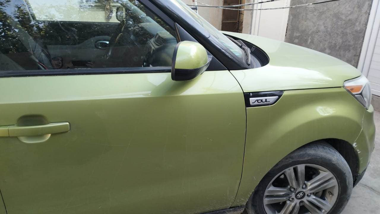 السلام عليكم
كيا صول مديل 2017
وارد امريكي 
مكينه 2000
بيه 4 قطع صبغ بدون ضربه وبدون معجون
مكينه كير تبريد كفاله
رقم بصره تحويل
سعر 110 بيه مجال
*********** البصرة, العراق
