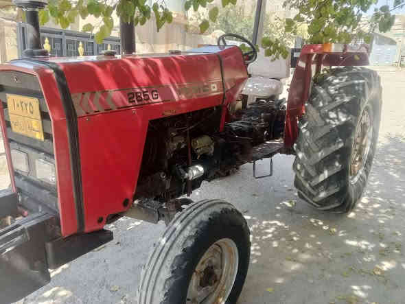 تراکتۆر2012
ئێرانی زۆرجوانە و بێعەیبە 
گێرومەکینەی بێعەیبە
هەیکەلی جوانە تایەی شەریکەیە  کاڵبونەوەی نیە لاشەی بۆیاخی شەریکەیە زۆرجوان ماوەتەوە بس کاسکێتی گۆراوە باقی کرانەوەی نیە
***********
***********
