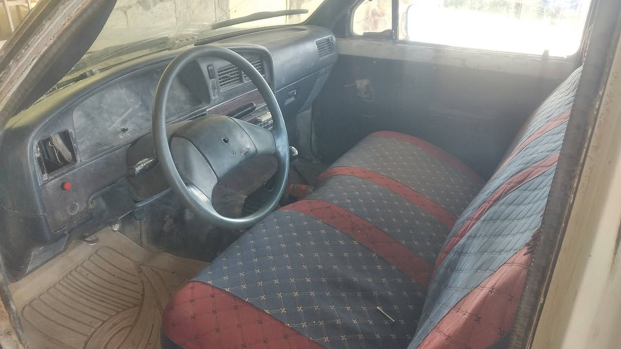 سلام عليكم سياره  موديل ٩٠ رقم اصفر كركوك  شرط  التحويل سعر  ٣٠ وبيه  مجال ***********
