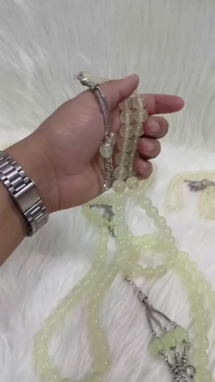 📿مسبحة مميزة مصنوعة من حجر الطاقة المضيء الطبيعي
 تتميز بتغيير لونها وفقاً لتأثيرات الضوء
 تتكون من 33 حبة و 101 حبة
 مريحة للاستخدام اليومي
وتعزز النشاط والتركيز وتزيل الطاقة السلبية
وتمنح طاقة إيجابية 😌😇 
سعر القطعة 15 الف والتوصيل مجاني
سعر القطعتين 25 الف والتوصيل مجاني 
مع علبة فخمة مرتبة للهدايا


**إذا كنت صاحب هذا الإعلان وتريد حذفه لأي سبب، رجاءا أرسل رسالة إلى الدعم الفني**