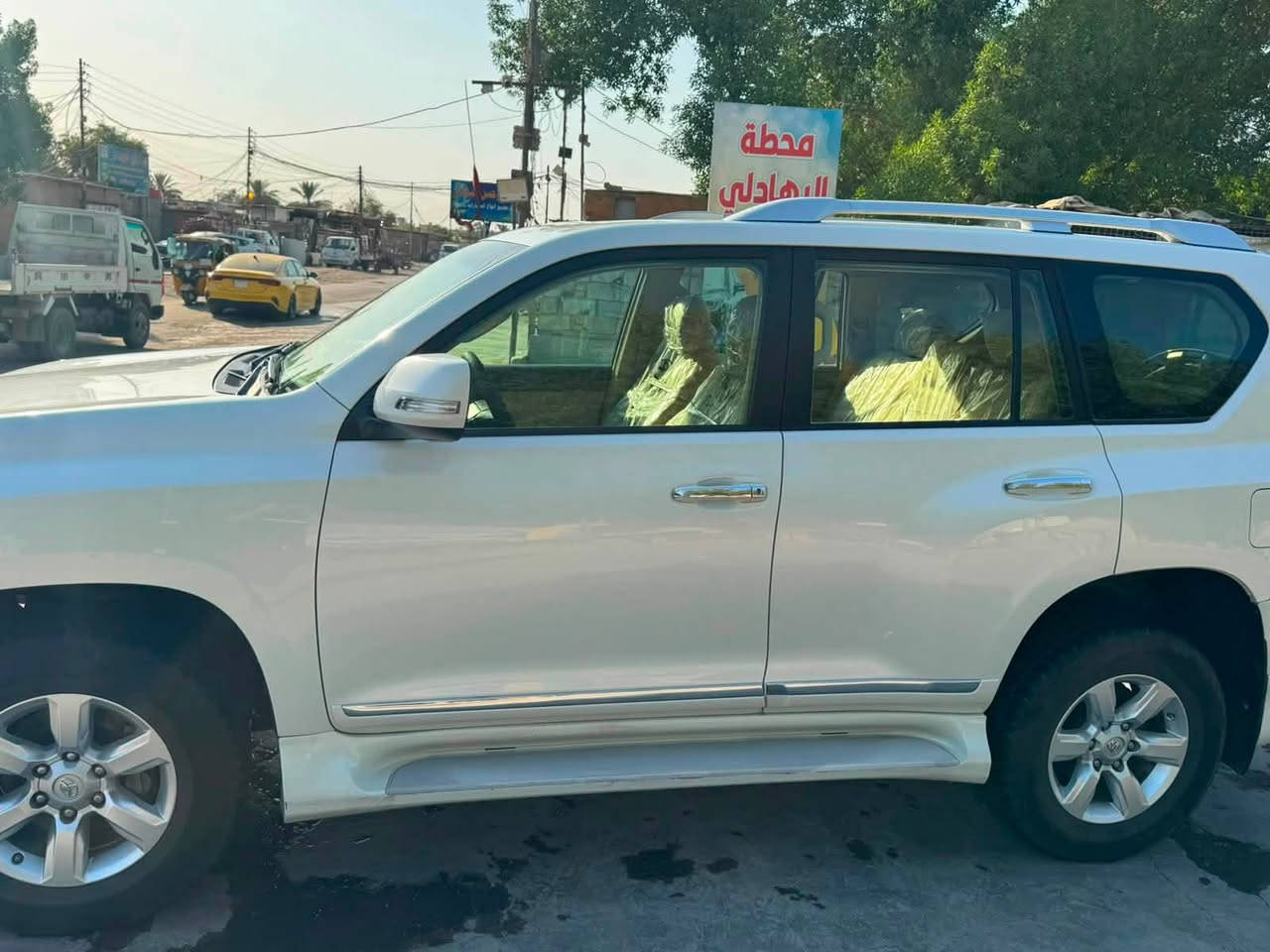 السلام عليكم
برادو ٢٠١٧ مكفول عدا الدعاميه الاماميه مصبوغه وبيها طخه في الجنطه بدون تصليح فئه TXLلون ابيض كويتي دبل تانكي فتحه هوك خلفي ماشيه ١٥٠ الف رقم اربيل باسمي سيارة خير من الله بالعافيه عل الي ياخذها مقدما سعرها 36000$ وبيها مجال
للاستفسار الاتصال عل الرقم التاليه 
***********
***********
عنواني/ بغداد الزعفرانية
