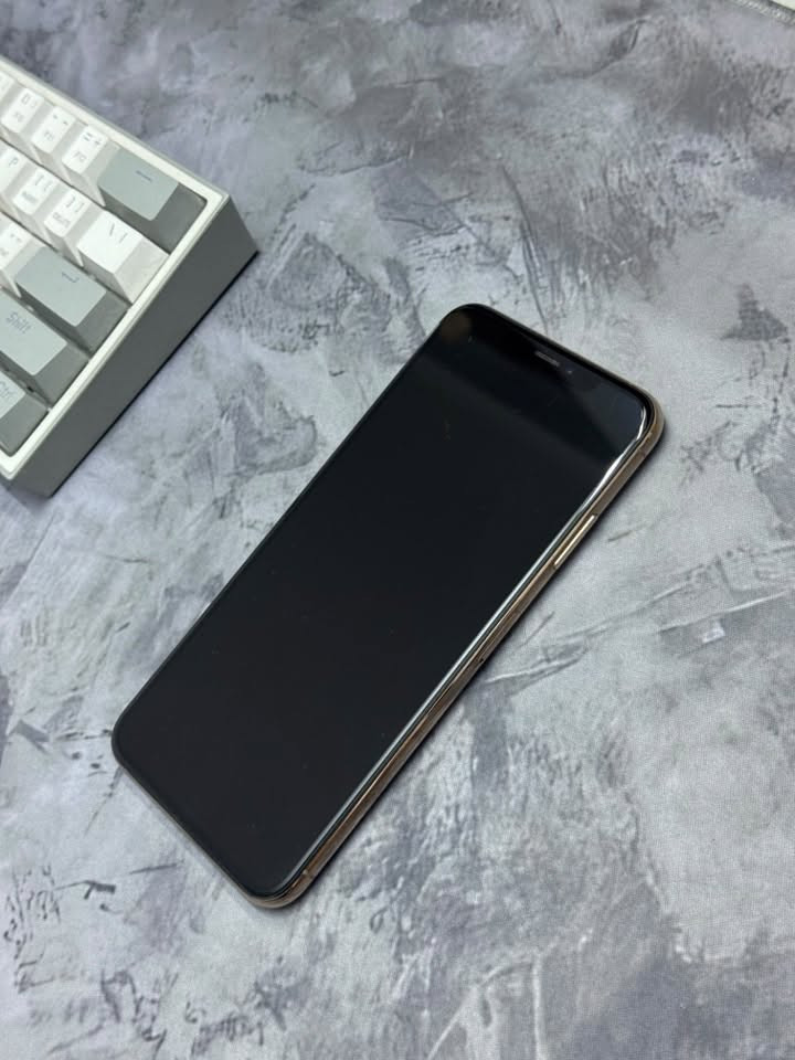 ايفون اكس ماكس 256  ما مبدل  بي اي شي نضافه 90%    فقط الكامره الخلفية بيه نقطه كلش زغيره بنفسجه متبين و من تقرب تختفي  سعره 250 قفل  *********** مكاني بغداد حي اور
