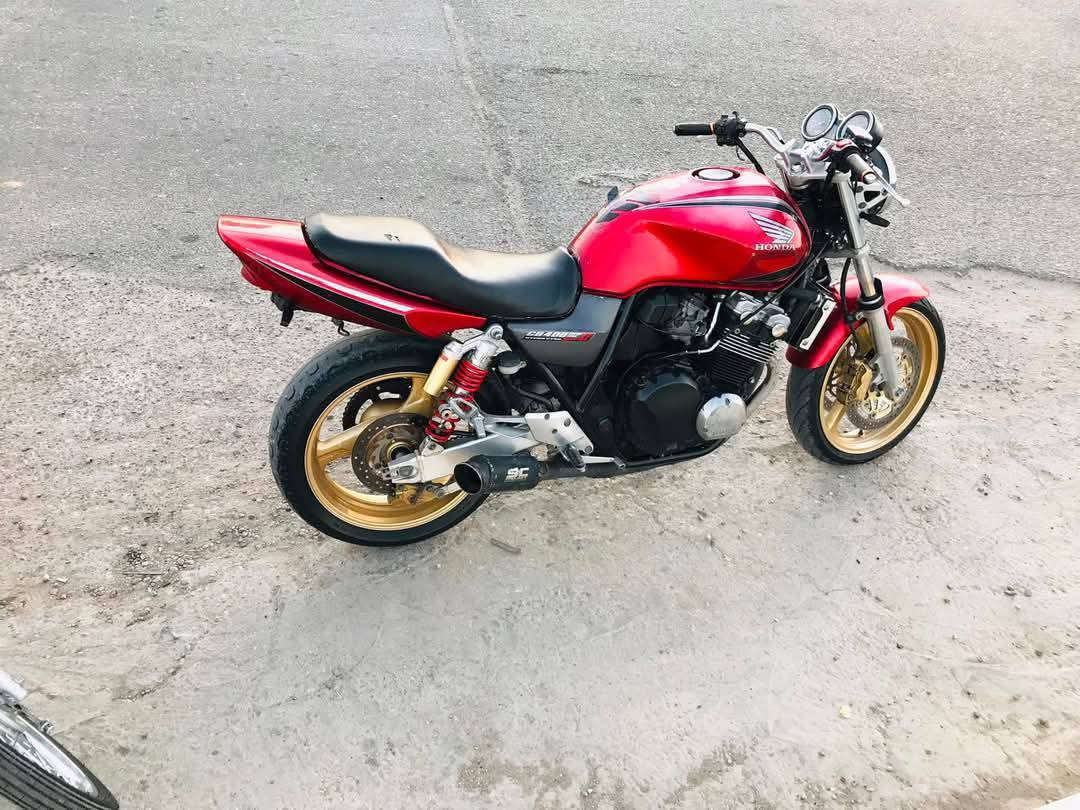 سلام عليكم 
سبي فور 400
مكينه حاويه ستندر
مديل 2004
وبيه اوراق 
عليه تخم تاير جديد غير الي بل صوره 
كزوز رياضي كاتم وصوت بنفس الوقت 
سعره 13ورقه وبيه مجال حك جيه 
مكاني ديوانيه عفك الي يحب يتصل او وتساب 
***********
