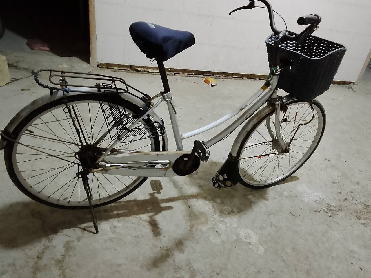 السلام عليكم للبيع بايسكل ياباني نظيف  السعر 50بيها مجال الشراي يتصل على الرقم مكان بابل مشروع المسيب ***********
