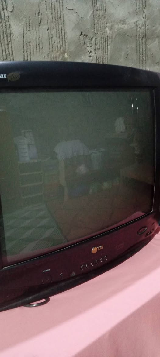 اغراض للبيع جرابي عدد ٣تسكام سعر الوحده ٦٠ كنتور ٥ابواب سعره ١٥٠ جرار عدد ٢ ثنينهن  ٢٥ جلسه نظيفه سعره ٢٠٠وبيه مجال  مرايات صالون عدد٣ سعر وحده ٢٠ تنور شغال سعره ٣٠ تلفزيون قديم ١٥ / ***********
