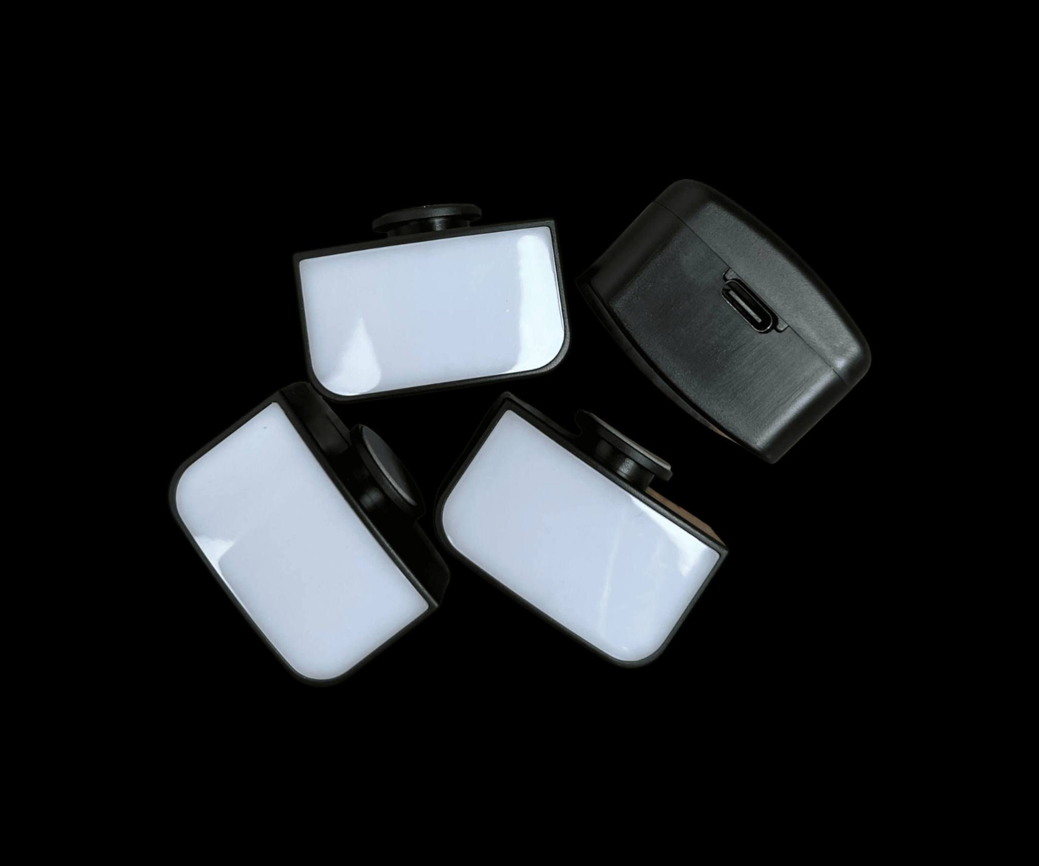 ستاند تتبع ذكي للوجه مع فلاش إضاءة

الاستخدامات

لتصوير الفيديوهات والبث المباشر مع تتبع تلقائي لحركة الوجه والجسم بزاوية 360°.

مناسب لليوتيوبرز، صُنّاع المحتوى، البث عبر تيك توك وإنستغرام، وتصوير المكالمات المرئية.

يمكن استخدامه على المكتب أو مع الترايبود لتصوير يدوي أو ثابت.

مزود بإضاءة فلاش قابلة للتبديل لتوفير إضاءة مثالية أثناء التصوير الليلي أو الداخلي.

المميزات

تتبع ذكي للوجه والجسم باستخدام مستشعر AI مع إمكانية الدوران 360° أفقيًا و180° رأسيًا.

لا يحتاج إلى تطبيق أو اتصال بلوتوث لتفعيل التتبع – يعمل مباشرة عند التشغيل.

بطارية قوية بسعة ‎1200mAh‎ تعمل حتى ‎3.5‎ ساعات من التتبع المتواصل و‎8‎ ساعات في وضع الاستعداد.

جهاز تحكم بلوتوث قابل للفصل لتصوير الصور والفيديوهات عن بُعد.

إضاءة مزدوجة مدمجة بثلاثة ألوان (دافئة، باردة، مختلطة) قابلة للتبديل بضغطة واحدة.

زاوية تصوير قابلة للتعديل من وضع الجلوس إلى الوقوف، مع تثبيت محكم للهاتف حتى عرض ‎11‎ سم.

منفذ شحن Type-C سريع، ومدة شحن كاملة للجيمبال حوالي ‎3‎ ساعات، وللريموت حوالي ‎1‎ ساعة.

مواد عالية الجودة من ABS والإلكترونيات المقاومة للخدش والاستخدام المكثف.

إيقاف تلقائي بعد ‎15‎ دقيقة من عدم وجود حركة لتوفير الطاقة.

قابل للتركيب على ترايبود خارجي عبر منفذ ¼ بوصة قياسي.

محتويات الصندوق

ستاند تتبع ذكي XO-SS16

ريموت بلوتوث قابل للفصل

فلاشات إضاءة عدد ‎4‎

كابل شحن Type-C

قاعدة تثبيت

دليل الاستخدام

الملاحظات

لا يحتاج إلى تطبيق خاص أو اتصال بالإنترنت.

يُفضّل الحفاظ على بعد لا يتجاوز ‎1.5‎ مترًا للحصول على أفضل أداء للتتبع.

يُغلق تلقائيًا عند انخفاض البطارية (أقل من ‎3.3‎ فولت).

يمكن إعادة تشغيله بالضغط المستمر على زر التشغيل لمدة ‎3‎ ثوانٍ.

أبعاد الغلاف: ‎الطول ‎10‎ سم × العرض ‎9‎ سم × الارتفاع ‎19‎ سم.

قطر قاعدة المنتج: ‎10‎ سم.

ارتفاع المنتج الكلي: ‎20‎ سم.
للحجز عن طريق واتساب 
***********
***********
