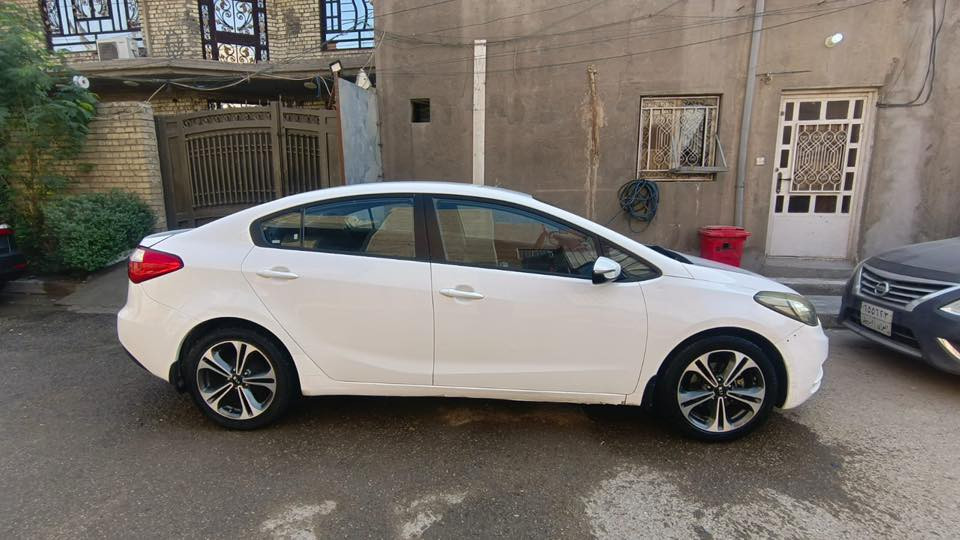 السلام عليكم 
سيراتو موديل 2014 خليجي
مكينة 1600 
السيارة ع وضع الشركة
برغي مامفتوح السياره مال بيت
السونار مرفق
السعر ١١٥ قفل ماكو هيج سعر وهيج نضافه 
***********
الزعفرانية
