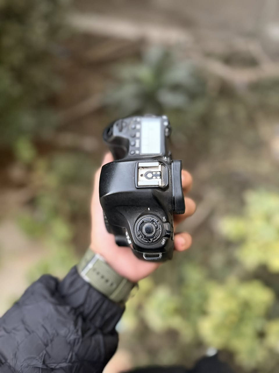 السلام عليكم
كاميرا كانون 6Dمارك وان للبيع 
بسعر 350الف 
للتواصل واتساب فقط
***********
وراح اخلي بعض لقطات من تصويري بعمل صحافه بيها
