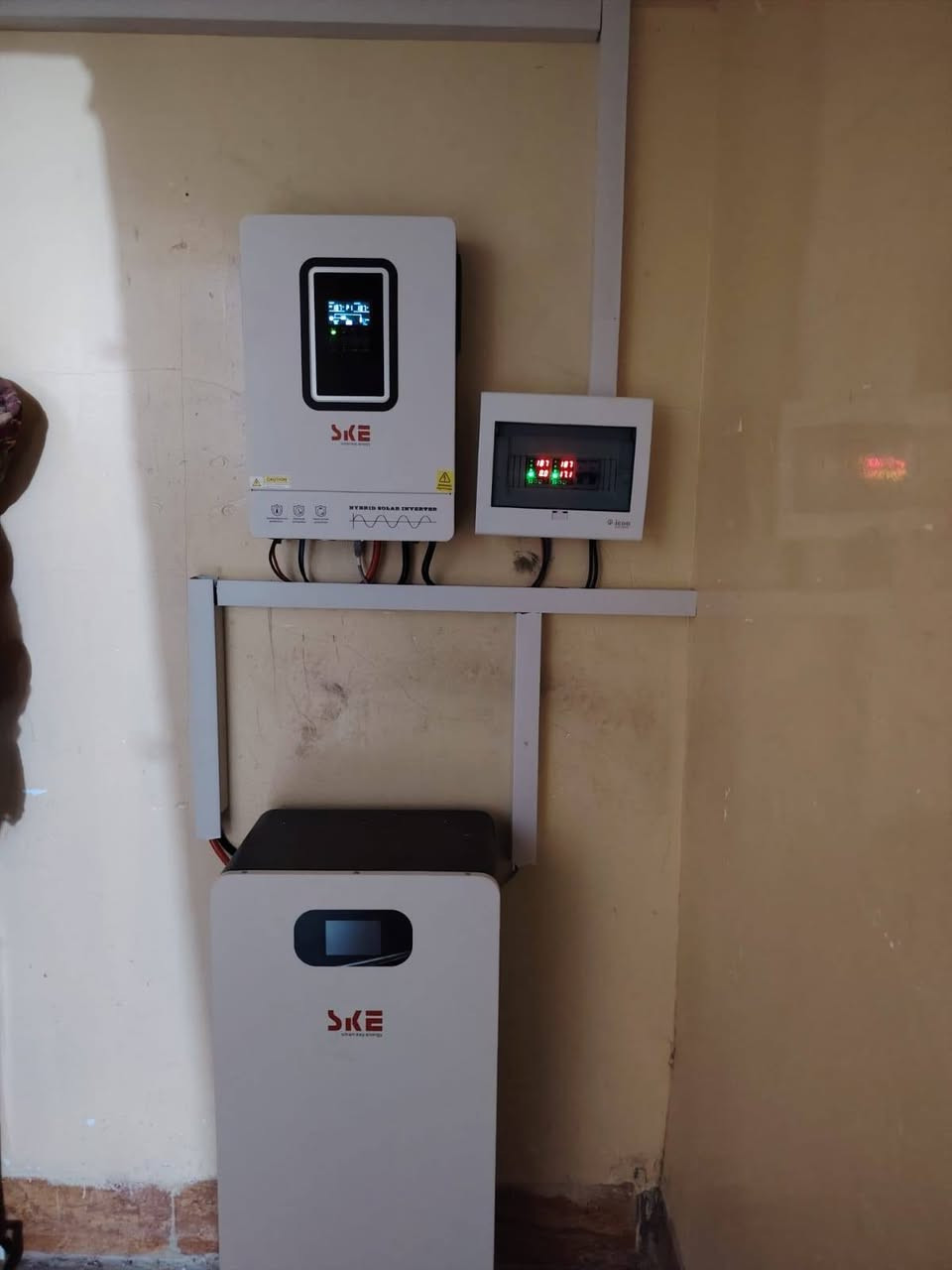 بفضل الله وبحمده قامت كوادر شركتنا (شركة المهندس للطاقة الشمسية) بنصب منظومة طاقة شمسية منزلية لأحد زبائن شركتنا
العرض الاقوى تحطيم الاسعار 🔥 🔥 🔥 🔥 🔥 🔥
العرض الاول 🔥 🔥 🔥
السعر : 4،750،000 نقدا
السعر : 6،000,000 قسط 
القسط الشهر 333 الف فقط
القدرة : 20 نهاري و 15 ليلي 
الألواح: 620 واط ضمان 15 سنة  عدد 8
البطارية: ليثيوم حجم 15 كيلو واط ضمان 5 سنة
الانڤيرتر :  حجم 6 كيلو مع واي فاي مدمج ضمان 2 سنة 
العرض الثاني 🔥 🔥 🔥
السعر :  3,3750,000 نقدا
السعر :5,000,000 قسط
القسط الشهري277 الف فقط
القدرة : 10 نهاري و 10 ليلي 
الألواح: 610 واط ضمان 15 سنة  عدد 5
البطارية: ليثيوم حجم 10 كيلو ضمان خمس سنوات
الانڤيرتر :  حجم 6 كيلو مع واي فاي مدمج ظمان 2 سنة
العرض الثالث 🔥 🔥 🔥
السعر : 3.350،000 نقدا
السعر : 4,250,000 قسط 
القسط الشهري 236 الف فقط
القدرة : 10 نهاري و 7 ليلي 
الألواح: 620 واط ضمان 15  سنة عدد5
البطارية: ليثيوم حجم 7 كيلو ضمان خمس سنوات
الانڤيرتر : حجم  4 كيلو ضمان 2 سنة 
العرض الرابع 🔥 🔥 🔥
السعر : 2،750،000 نقدا
السعر : 3,750,000 قسط
القسط الشهري 223 الف فقط
القدرة : 8 نهاري و 5 ليلي 
الألواح: 620 واط ضمان 15 سنة  عدد 4
البطارية: ليثيوم حجم 5 كيلو ضمان خمس سنوات
…………………………………………
المنظومات الحامضية  
العرض الاول  🔥🔥🔥
السعر: 2.800.000 نقدا 
السعر: 3.800.000 قسط 
القسط الشهري 223 الف فقط 
القدرة: 9نهاري و6 ليلي 
الالواح : 620 واط ضمان 15 سنة عدد 4 
البطارية: اوكايا 200امبير c10 عدد 2 ضمان 1 سنة 
الانڤيرتر : حجم 4.2KW ضمان 1 سنة 
العرض الثاني 🔥🔥🔥
السعر: 1.950.000 نقد 
السعر: 2.700.000 قسط 
القسط الشهري 166 الف فقط 
القدرة: 7 نهاري و 3 ليلي 
الالواح: 620 واط ضمان 15 سنة عدد 3 
البطارية : اوكايا 200 امبير c10 عدد 2 ضمان 1 سنة 
الانڤيرتر : 4.2KW ضمان 1 سنة 
 #شركة #المهندس #للطاقة #الشمسية 
كركوك - الحويجة - شارع المشاتل قرب جامع كامل الحاج صكر مجاور شركتي الدليان والصبحي للحج والعمرة  والعمرة***********
للحجز و الاستفسار
مدير شركة المهندس للطاقة الشمسية  
ربيع سامي الجبوري 
⁨ ***********
مهندس سعد 
***********
انور الفرحان 
مدير المبيعات 
***********
مهندس الصيانة 
عزيز الفرحان 
***********
 عمر الفرحان 
***********
