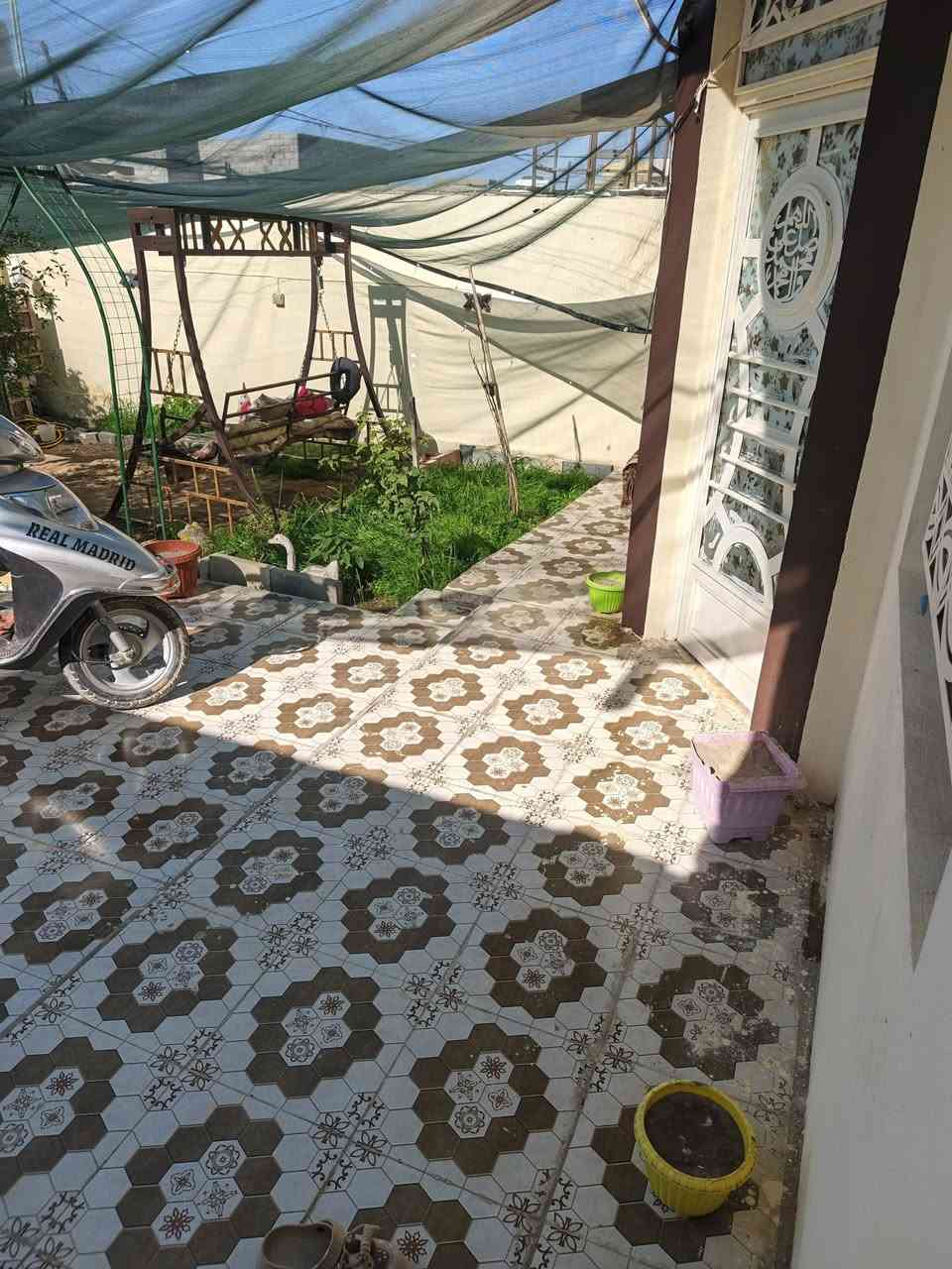 السلام عليكم بيت في حي الحكيم للبيع
قرب معمل الاوكسجين صفحة الدبيه البيت بناء طابوك
لمساحة 200
الواجهة 8ونص
النزال25
مرقم بلديه لبيت يحتوي على غرفتين وصاله ومطبخ وستقبال وصحيات داخليه وخارجيه
 للاستفسار الاتصال عله الرقم‏‪***********‬‏
