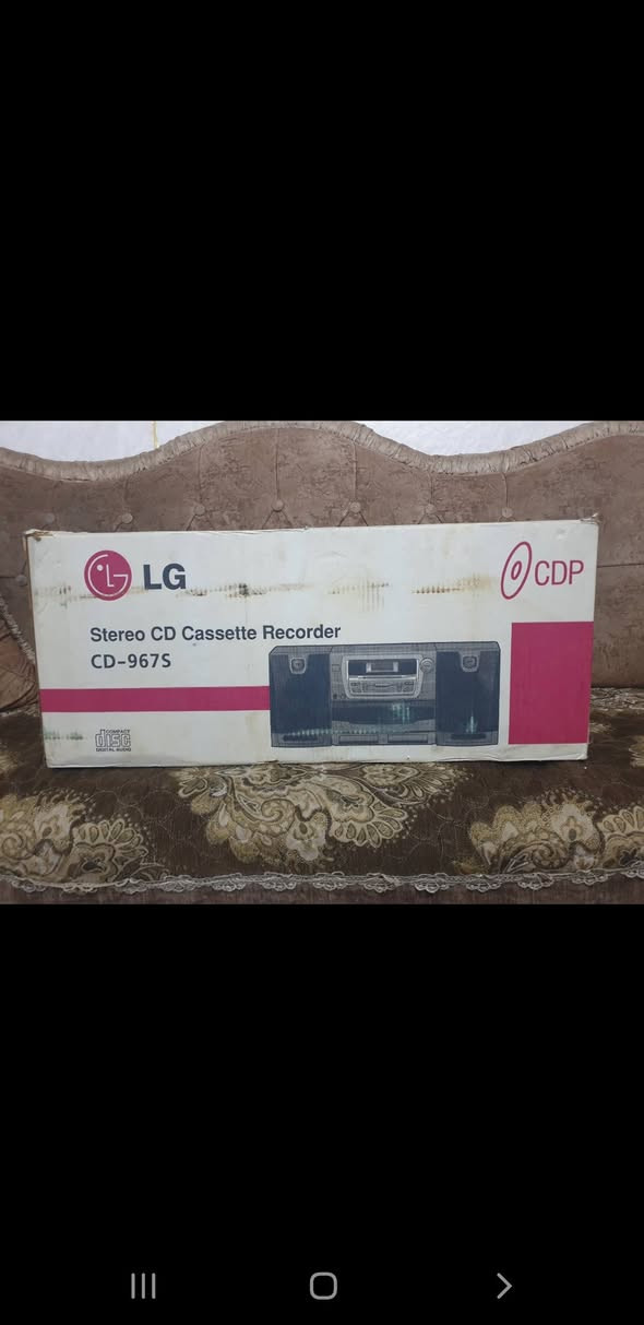 مسجل راديو CD جهاز شغال  نضيف جدا جدا السعر مع التوصيل ٥٥ الف للاستفسار (***********) *
