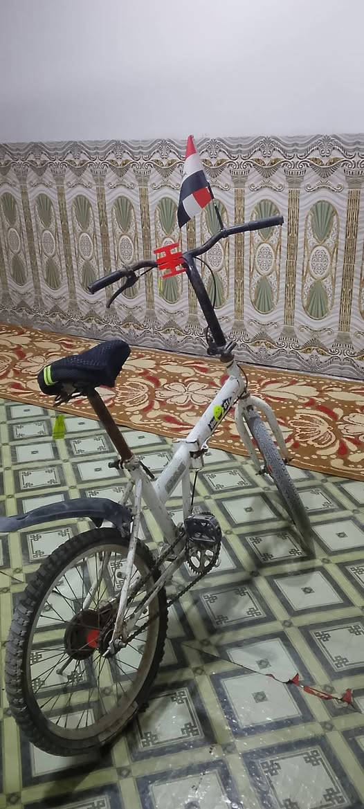 سلام عليكم بايسكل ياباني مراوس فقط بايكل بطه حجم24 او 26 مكان حله شارع 80 الرقم ***********
