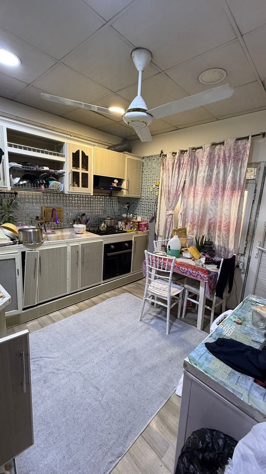 بيت للبيع العنوان كراده داخل مقابل حسينية ال مباركه فرع علوة الفكهاني  الشارع مغلق بي ساحه بالأخير تستدير بي السيارات  البيت مساحته 144م واقع حال 9 واجهه نزال 16 سند مستقل طابو صرف يقره بلسند 138 م استقطاع الشارع للبلديه عرض  الشارع 6م البيت 3طوابق استثمار
الطابق الارضي 3 غرف نوم +صاله +مطبخ +صحيات  سيراميك
الطابق  الأول 2 نوم +صاله +مطبخ+ صحيات سيراميك 
الطابق الثاني 2نوم +صاله+مطبخ +صحيات سيراميك
للاستفسار ‭٠٧٧١ ٣٤٦ ٦٢٧٩‬- ‭٠٧٨١ ٨٢٢ ١٨١٨‬