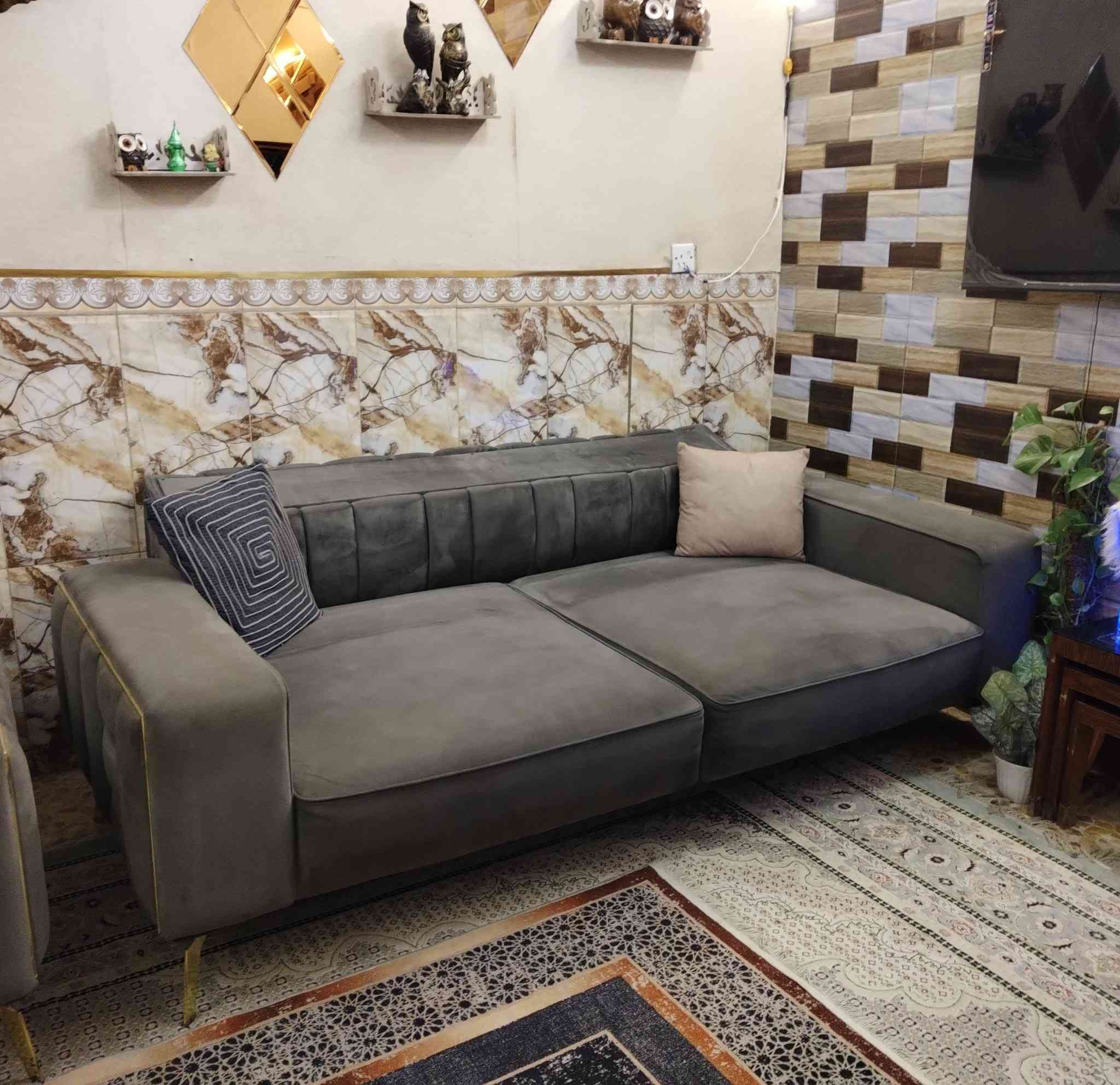 تخم تركي مودرن ٨ مقاعد قلاب نظام سرير تصميم حديث قوي تكمة ثكيل خشب بلوك وسيورة أرجل حديد اسفنج طبي بلوستر ظغط سوفت قماش وتر بروف ضد الاتربة والمي استخدام قليل اخو الجديد نظافتة ١٠٠ ٪ نظيف جدا مبي اي ضرر... ٥٩٠  وبي مجال بسيط للشراي


**إذا كنت صاحب هذا الإعلان وتريد حذفه لأي سبب، رجاءا أرسل رسالة إلى الدعم الفني**