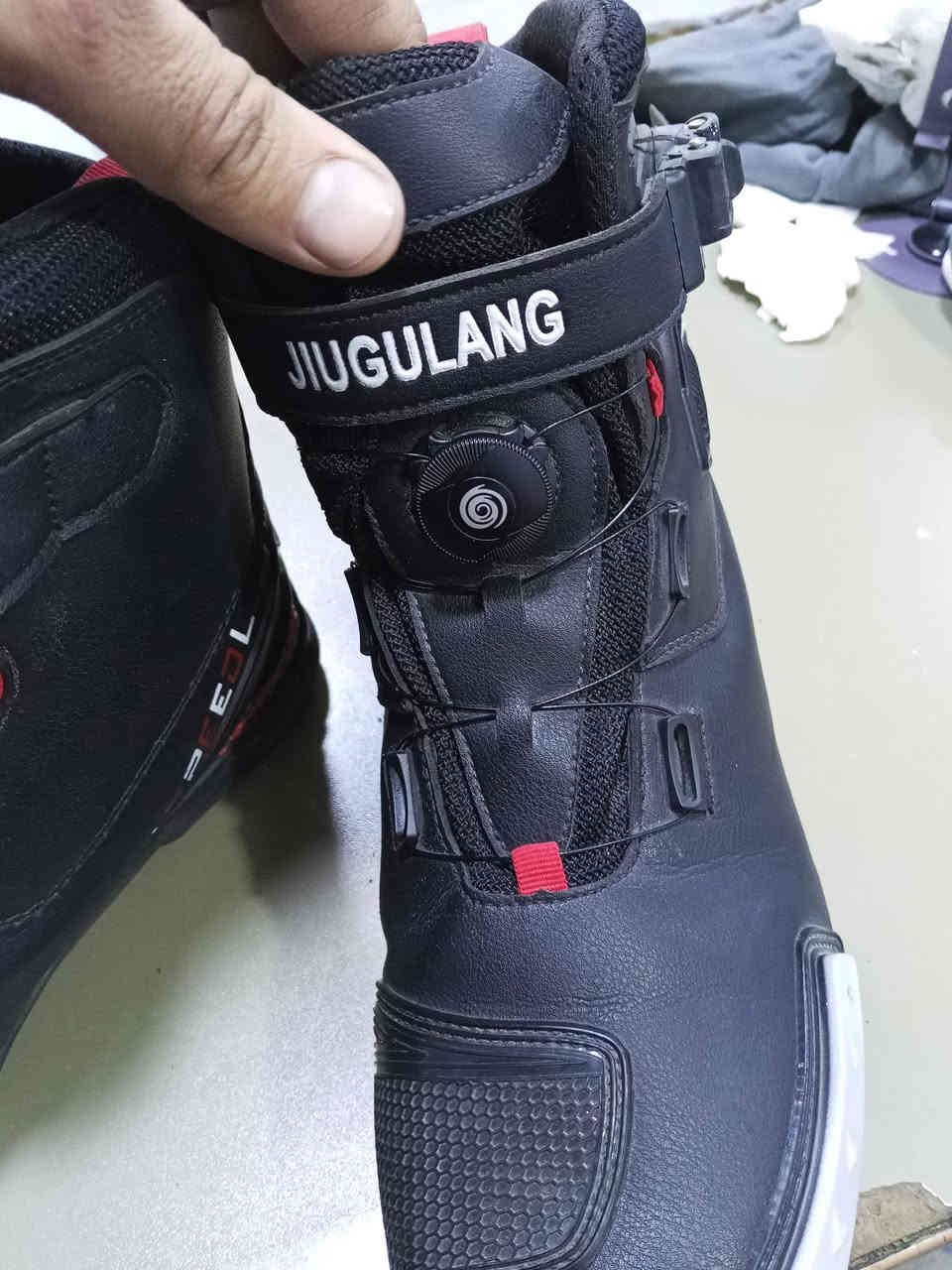 يا الله حذاه سيفتي مال بطح ستعماله مرتين بس وا واحد من حذاه يده مكسوره منه وصله بس يلبس بدون يده بي زنجيل سعره 50 وبي مجال السعر حقيقي مالته 90 مكاني كربلاء شهداه سيف سعد رقمي ***********
