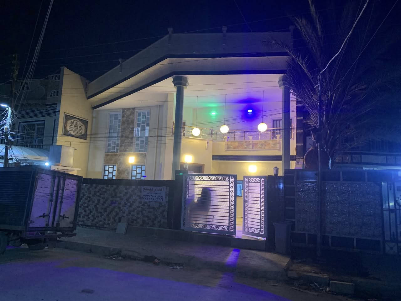 سلام عليكم الدار البيع منطقه شهداء العبيدي عشارع العام مقابيل منتزه بص نشائيت المرتضى بيت طابقين مساحه 250متر كراج وحديقه وستقبال ومطيبخ حمامات 2مناور2 خرف نوم 6 بيت جديد وحلو طابو صرف رقم صاحب دار ***********)-*********** سعر 380 بي مجال
