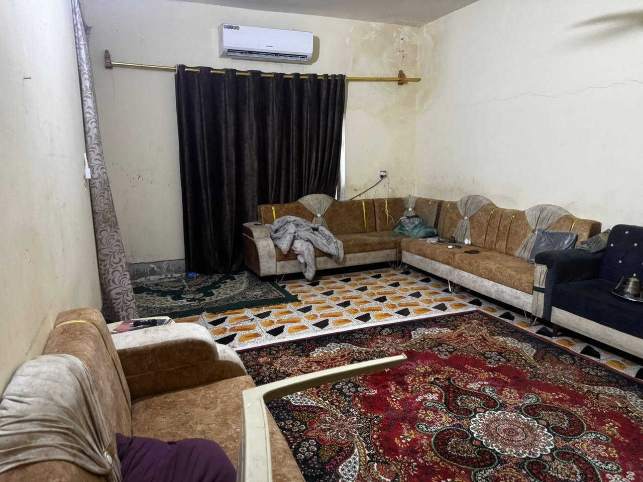 ياالله
السلام عليكم
يعلن مكتب الخبير للعقارات

وجود دار زراعي للبيع مساحه 200م
الموقع //حي المرتضى يبعد عن الشارع العام 100م

مكوناته //استقبال ومطبخ وصاله وغرفه نوم ومجمع صحيات داخليه وخارجيه وحديقه وكراج سياره

السعرررر //83مليون وبي مجال
للاستفسار مراجعة المكتب مقابل مركز الشباب الدوب
للاستفسار الاتصال ***********
