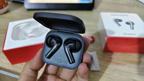 OnePlus buds 3 جديده فقط مفحوصه
باكيت عالمي Global version 
ملحقاتها ممفتوحه 
سعرها 85 الف فقط  للعلم سعر الجديده ب100$
كربلاء حي الغدير شارع المشجر 
***********
