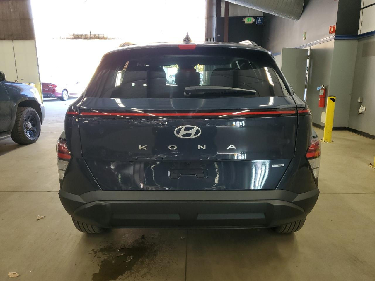 #اعلان_مزاد 
نوع السيارة : 2025 HYUNDAI KONA SEL
حجم المحرك : 4 سلندر 2.0
تاريخ المزايدة: الخميس 2026/ 1 /8 
وقت مزاد السياره :السادسة مساءا 
مدة وصول السيارة : من 55 الى 70 يوم 
سعر السيارة : حسب تاريخ المزايدة المذكور أعلاه
الضرر والمواصفات : حسب الصور المرفقة
يمكن ان يتم ادخالها عن طريق كتاب الشهداء* 
نود اعلامكم ان ما ينشر على صفحتنا هو نموذج بسيط من سيارات المزاد
للمزيد من المعلومات يرجى الحضور الساعة السادسة مساءآ الى مقر الشركة الكائن في بغداد-زيونة-شارع الربيعي-مجمع الشراع التجاري 
المبيعات : *********** 
*********** 
رابط كروب على الواتساب: 
https://chat.whatsapp.com/IIc5i1wAskBIlIJ3GtWp2h

