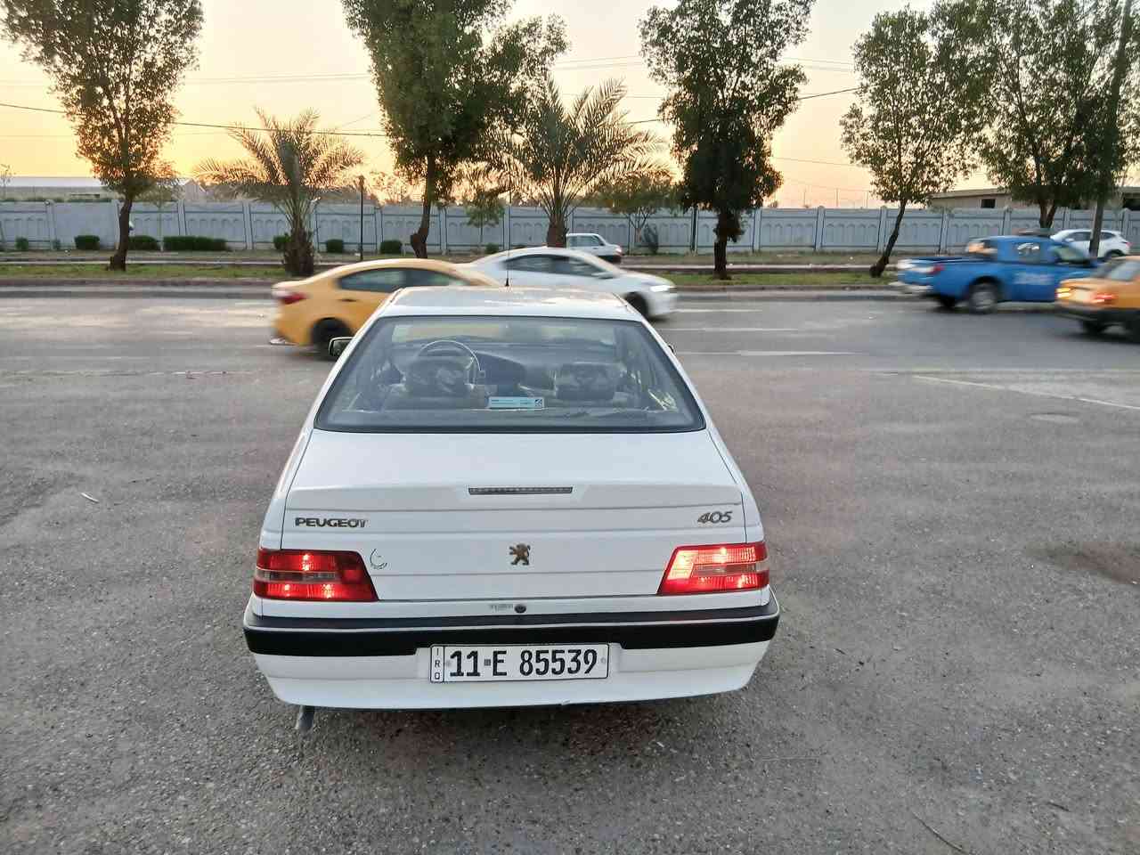 سلام عليكم مرخصة الادمن المحترم بيجو ٤٠٥ جي ال اكس 
موديل ٢٠١٣
بيها بس كصه مال بنيد صبغ  بدون داخل 
كير مكينه خير من الله 
تبريد مكفول 
صدر مكفول 
بدون قطره خياس 
السعر ٥٣ وبيها مجال قليل حك جيه 
عنواني بغداد البياع مدينه الذرى 
***********
