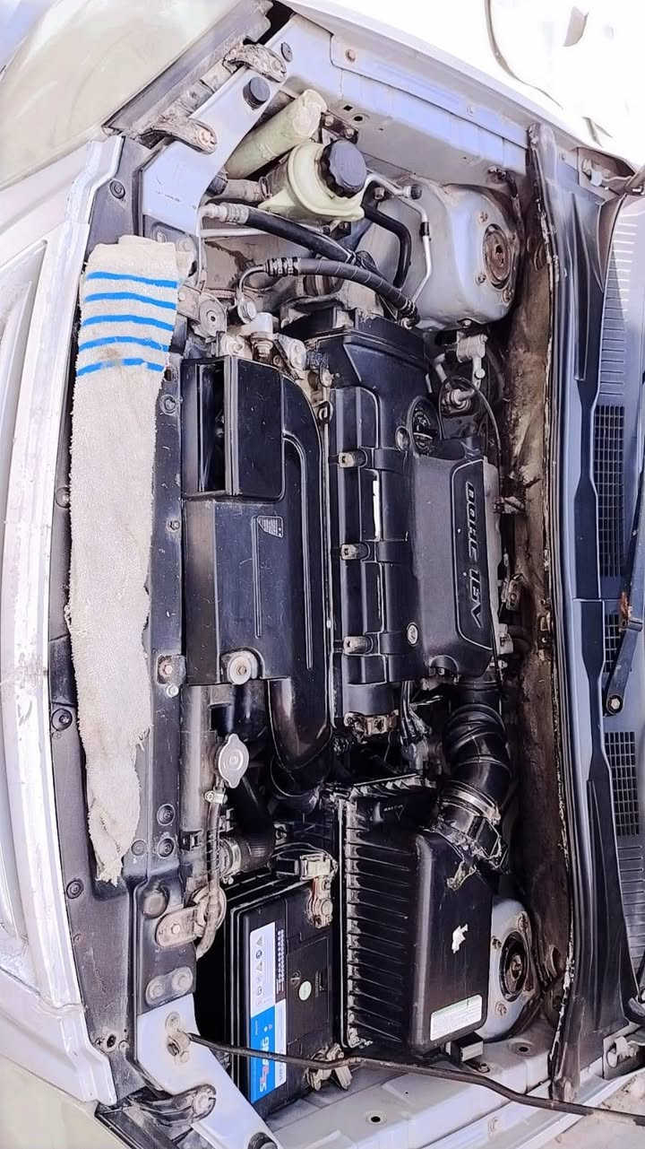 سياره للبيع كيه كارنس مديل الفين وسته كير عادي محرك 2000 ما مفتوح تخم تاير جديد باله داخل سياره جدد دبلات عل باتري جديد حداديه جديده 7راكب السياره تبريد شغال السعر..50وبيها مجال  لل استفسار اكثر اتصال عل رقم *********** عنوان النجف حي الرحمه
