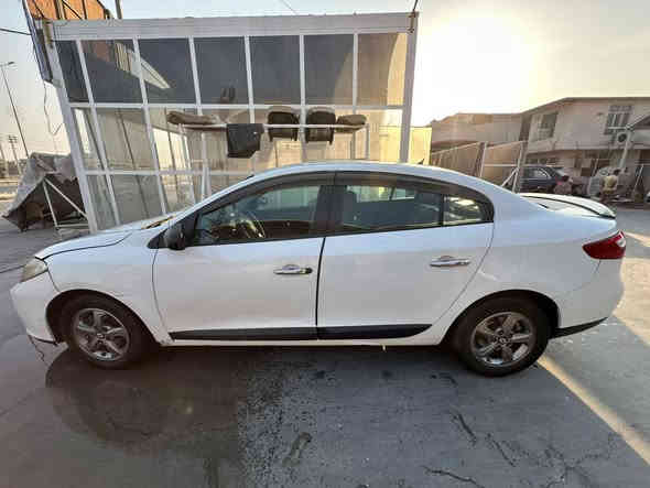 السلام عليكم رينو فلونس موديل 2012 جاهزه السياره بيه جاملغ الأمامي مبدل الباقي مكفول محرك قبق اصفر وكيري اي تي ميكانيكي المرغوب سياره حلوه السعر 53 وبيه مجال ***********  رقمه مشروع وطني
