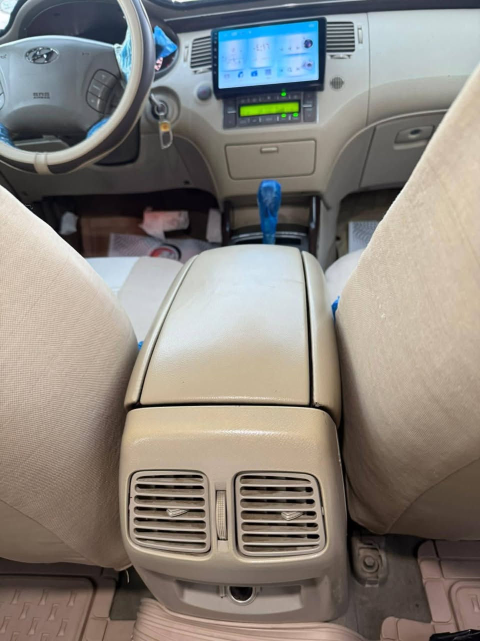 السلام عليكم هونداي ازيرا 2009 خليجي فول مواصفات v6 3300 كشنات جلد كهرباء برده خلفيه سياره فول للخير مكفوله كير مكينه حداديه صبغ جاملغ امامي بدون ضربه  سياره جاهزه وجديده السعر 100 او بيه مجال 
*********** واتساب 
المكان الانبار الحبانيه
