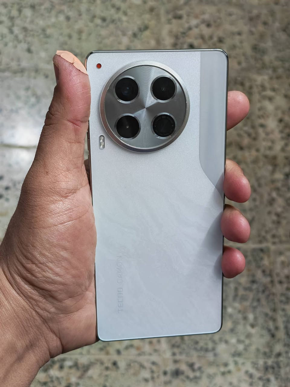 السلام عليكم... التفاصيل وصور 
موجوده بالمنشور

تكنو كامون 30 فور جي لون ابيض 
عشوائيه 8 خارجيه 256
جهاز مكفول من التصليح والعطل
نظافته 99% 
ملحقاته كفر +شاحنه 45 واط+كيبل تايب سي

ملاحظه:الشاحنه مالته 70 واط الاصليه بس عطلت وهاي الشاحنه تنطي شحن سريع 

السعر: 150 قفل
مكاني بغداد العامريه/او ابو غريب
***********
